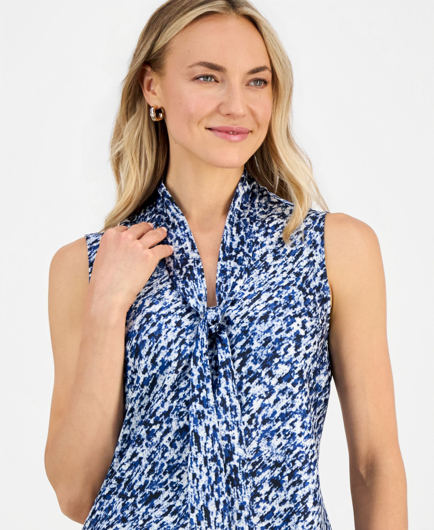 Women's Printed Tie-Neck Sleeveless Blouse