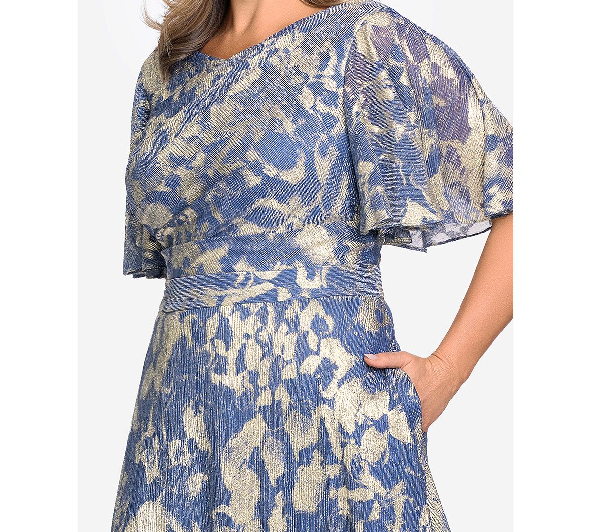 Betsy & Adam Plus Size V-Neck Foil Printed Gown view 4 — MAYCSS fashion products