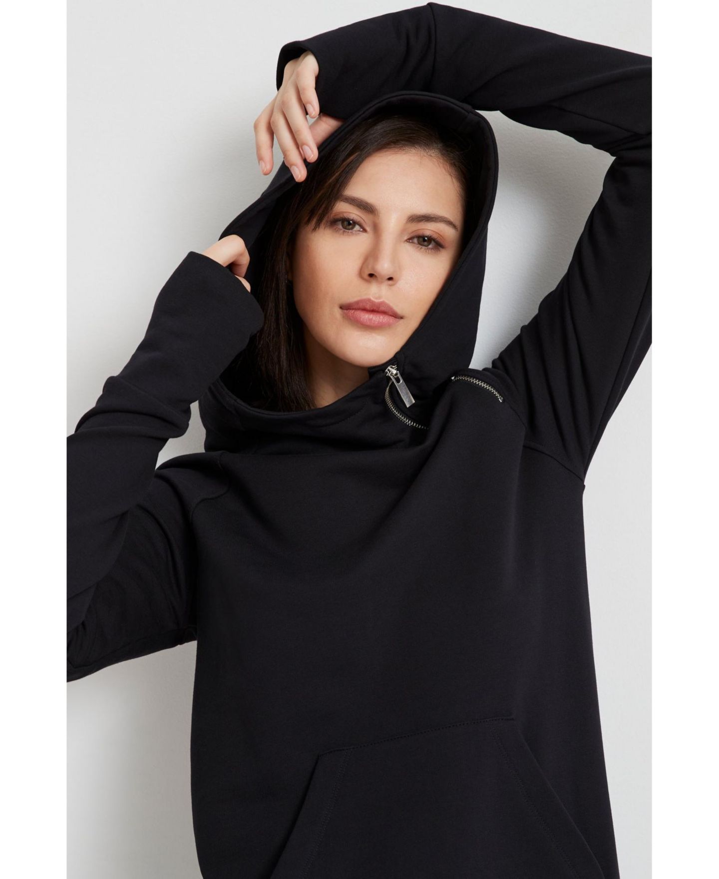 Женское платье Marcella Tompkins Side-Slit Hooded Sweatshirt Midi, цвет: Чёрный — фото 4