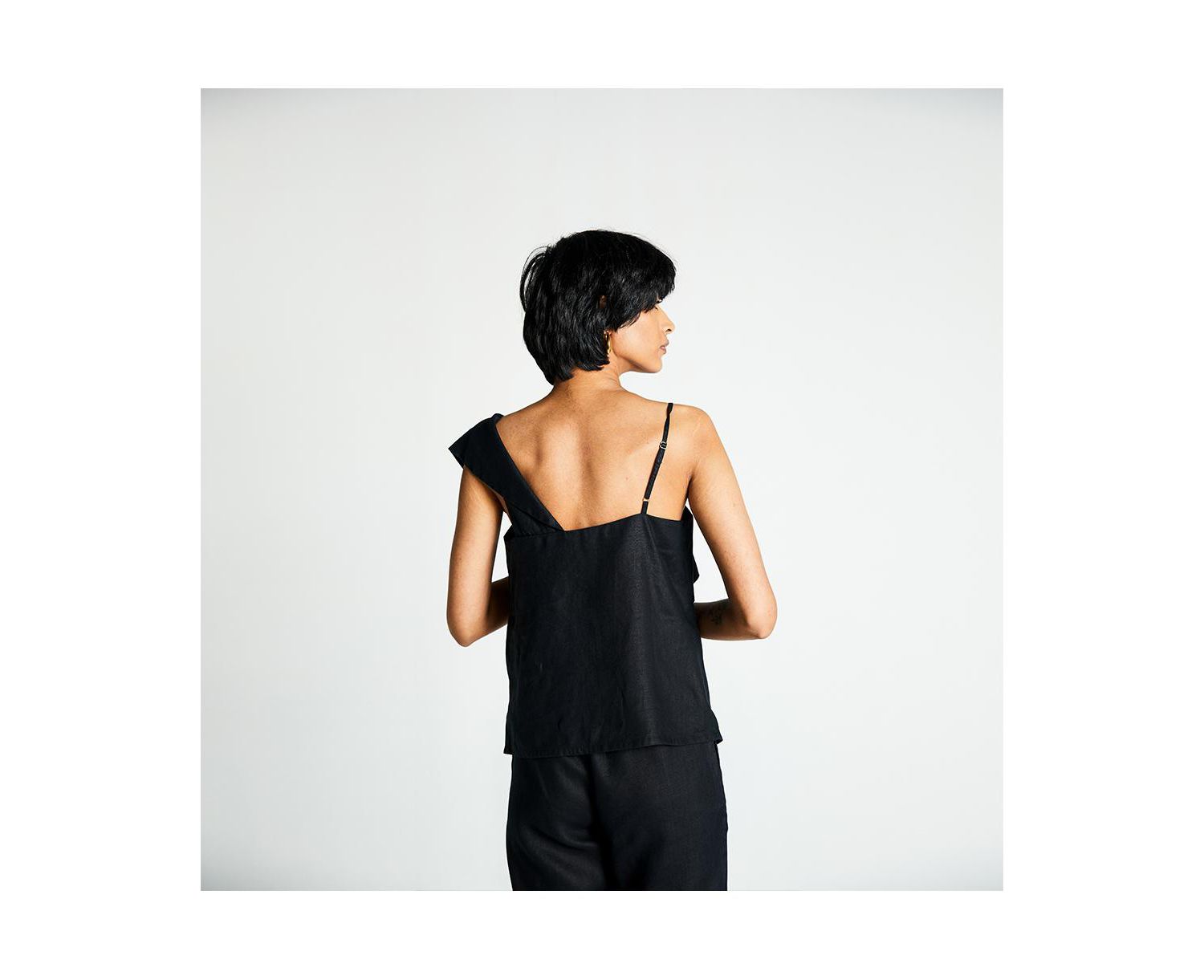 Women's The Wandering Wave top Black
