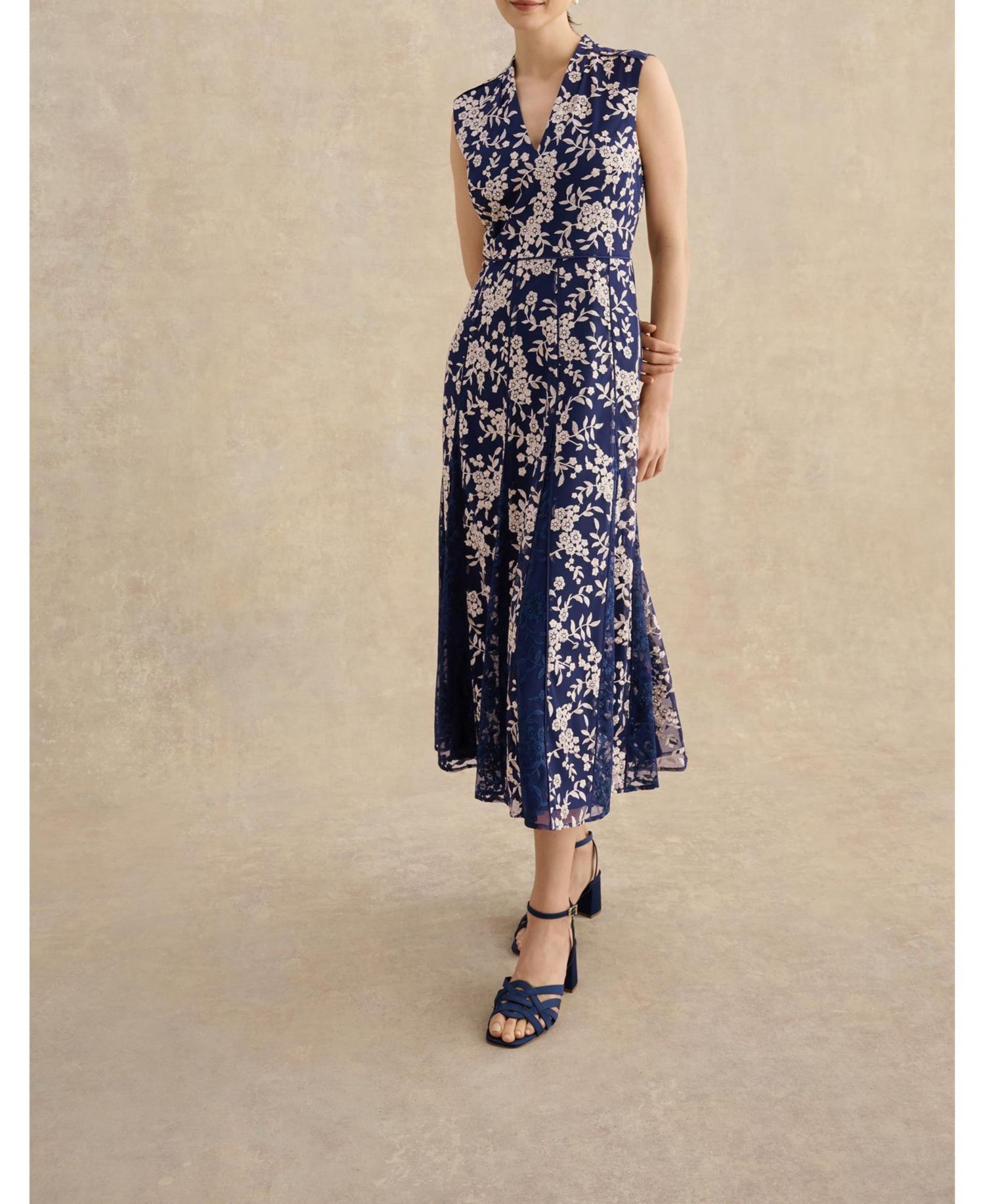Women's Quin Sleeveless V-Neck Embroidered Dress