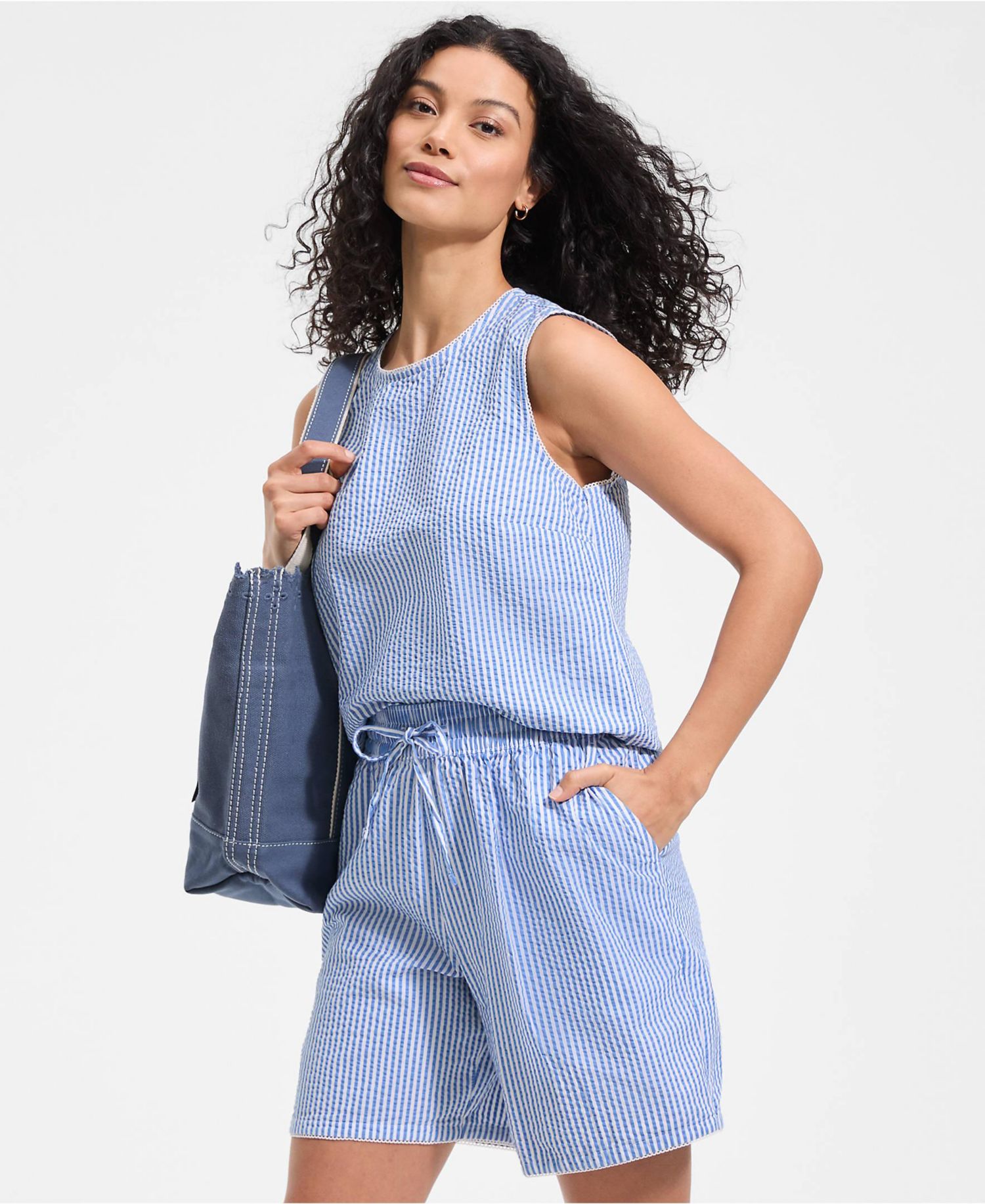 Women's Seersucker High Rise Pull On 7" Shorts