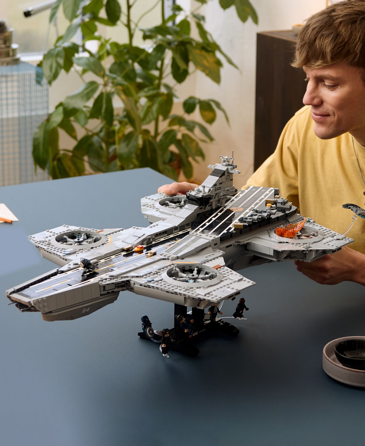 Детский конструктор LEGO® Marvel S.H.I.E.L.D. Helicarrier 76354 3,057-Piece Building Set, Ages 18+ — фото 4