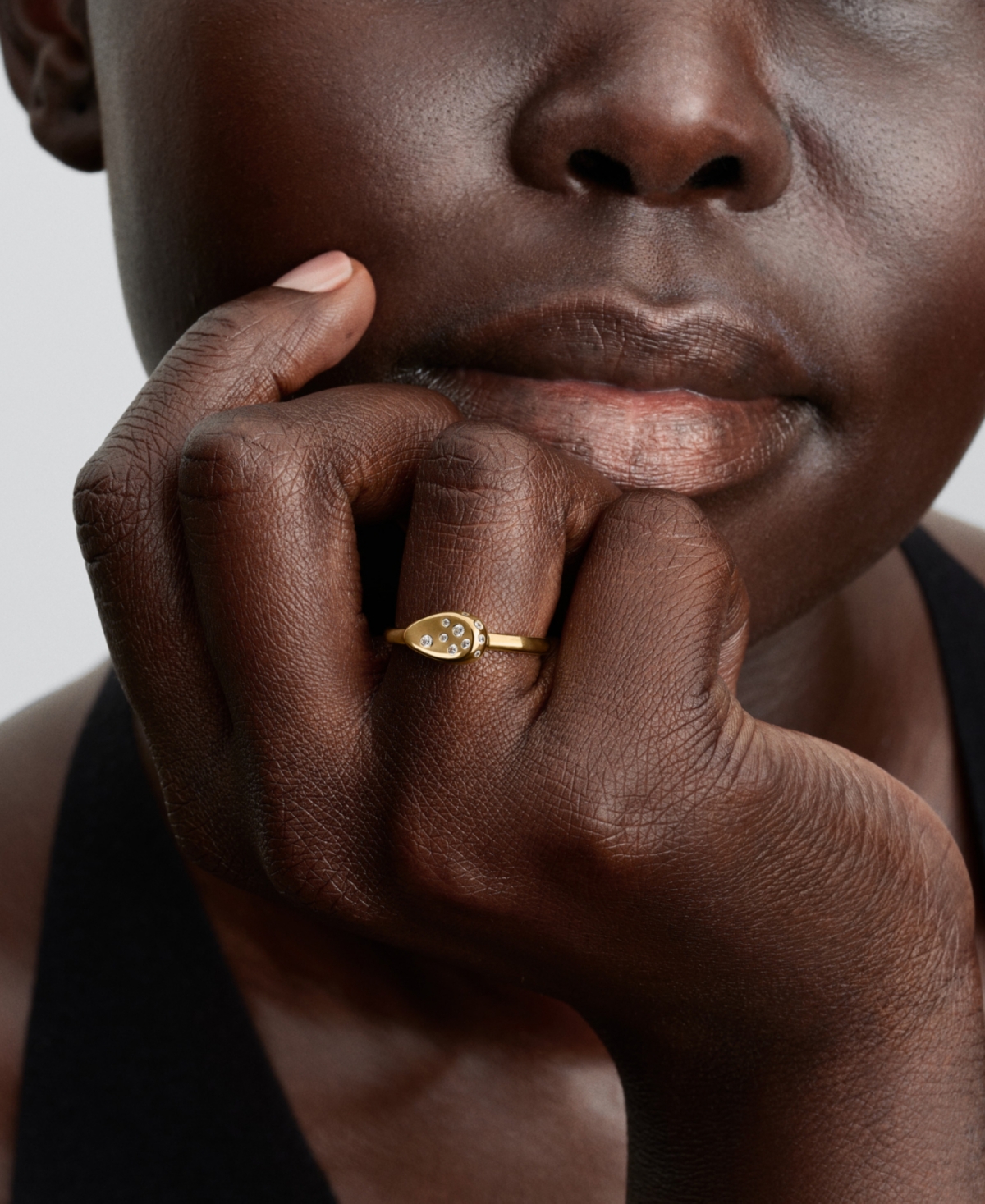 Pandora Medium Stone-Set Oval Signet Ring
