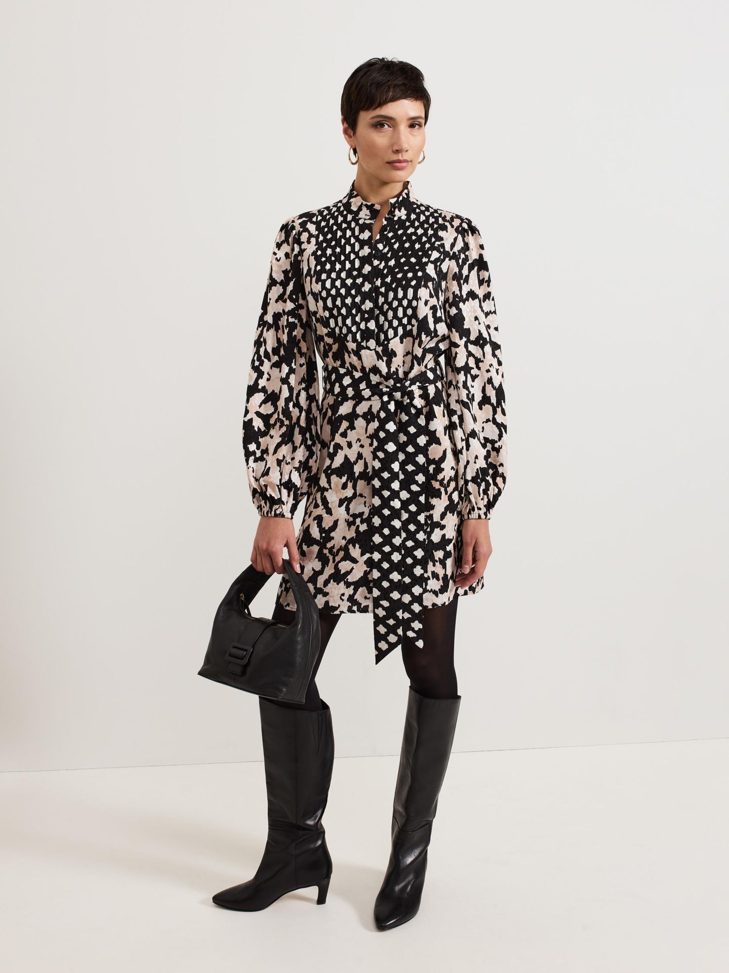 Женское платье Phase Eight Dolly Mandarin Collar Mini Shirt Dress, цвет: Чёрный / Слоновая кость — фото 2