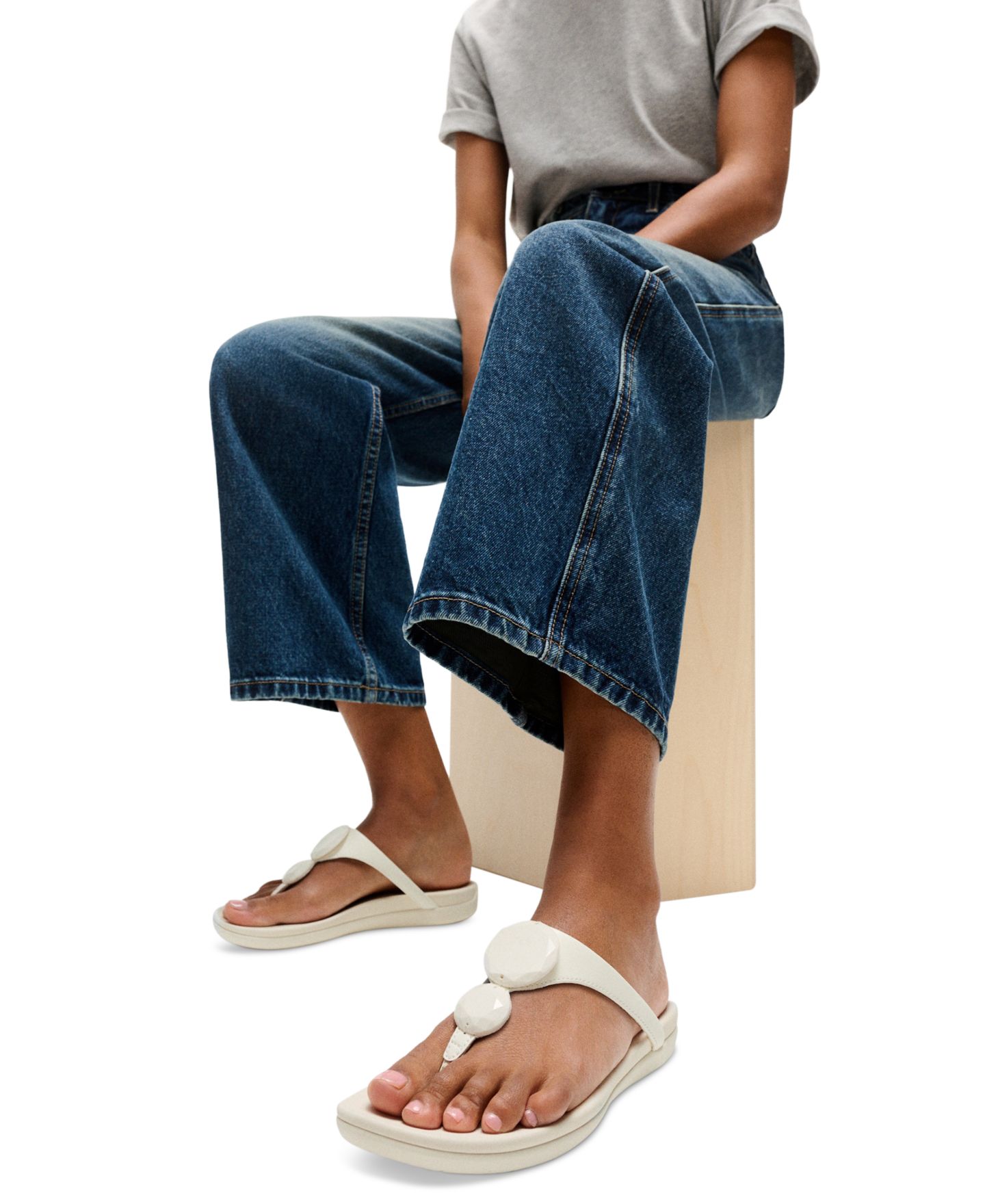 Женские сандалии FitFlop Solay Glossy-Disc Toe-Post, цвет: Кремовый — фото 4