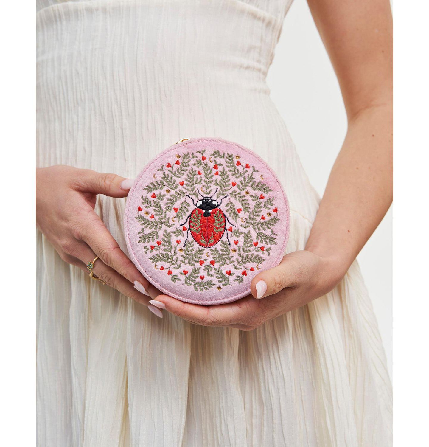 Женская сумка Fable England Ladybird Velvet Embroidered Circle Jewellery Box, цвет: Розовый — фото 2
