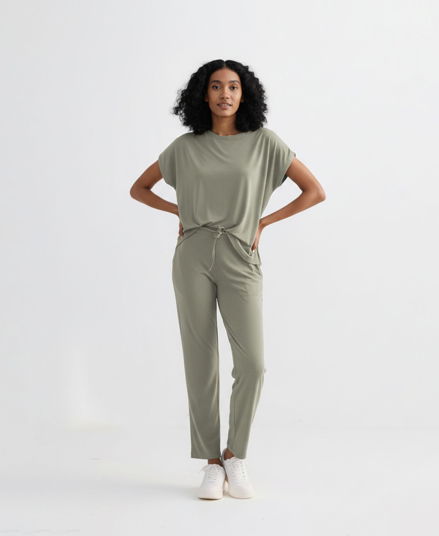 Women's Relaxed Tee in Olive