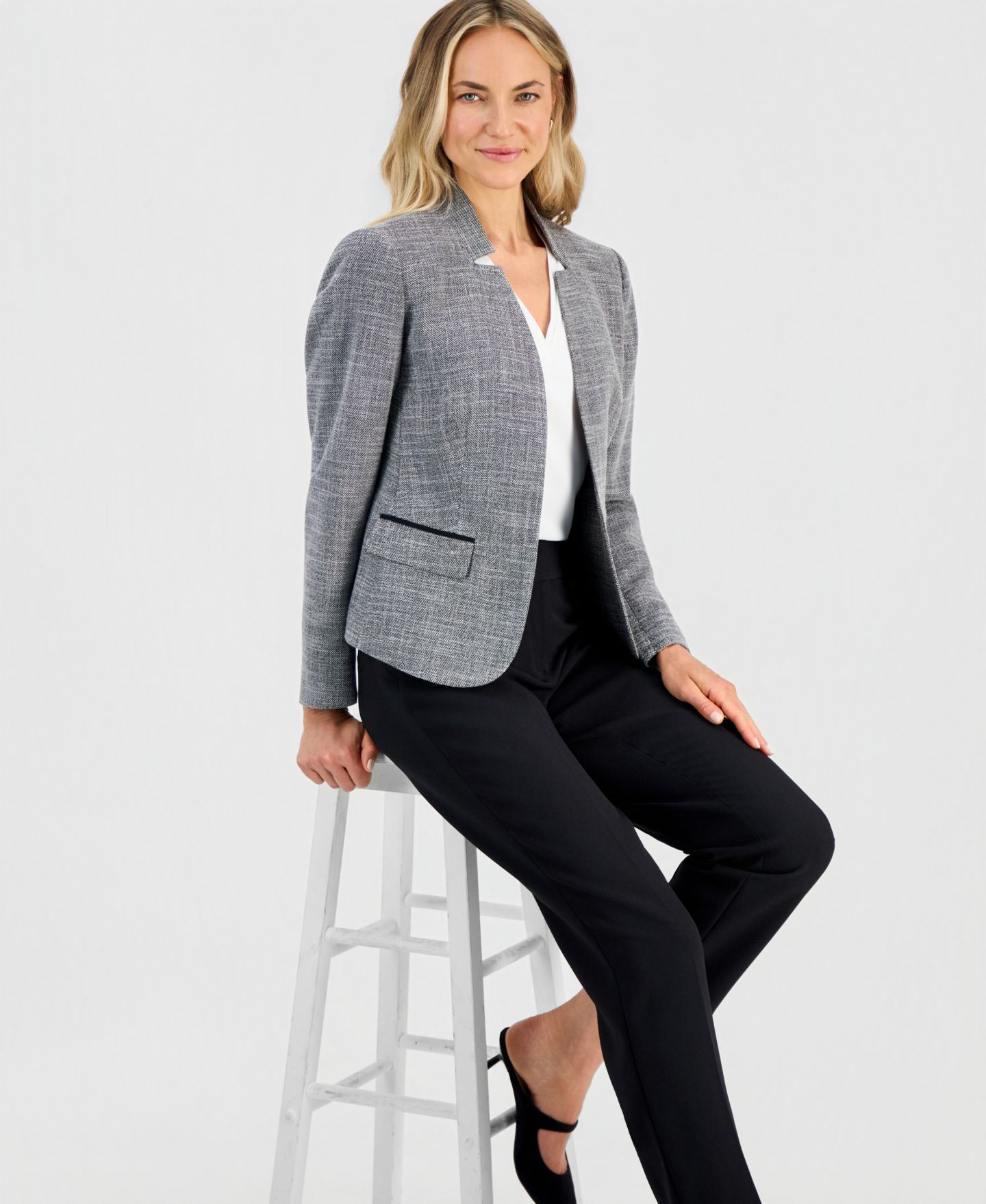 Женская куртка Kasper Cutout-Collar Long-Sleeve Tweed Jacket, Pleat-Neck Sleeveless Blouse & Ava Straight-Leg Zip-Pocket Pants, цвет: Чёрный — фото 2