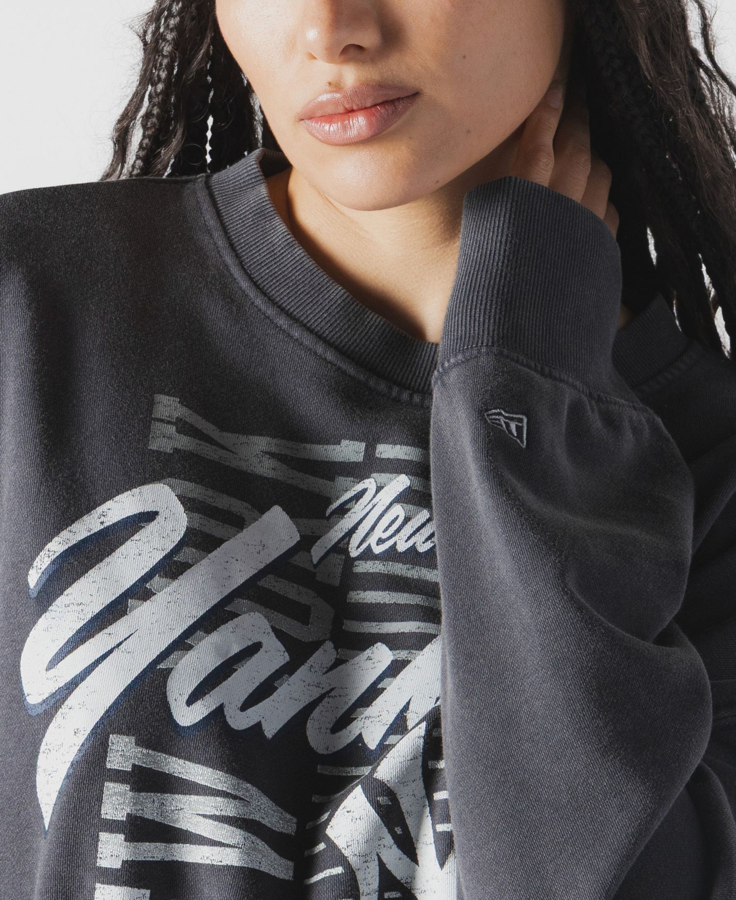 Women's Navy New York Yankees Boxy Mineral Wash Dolmen Sleeve Cropped Sweatshirt