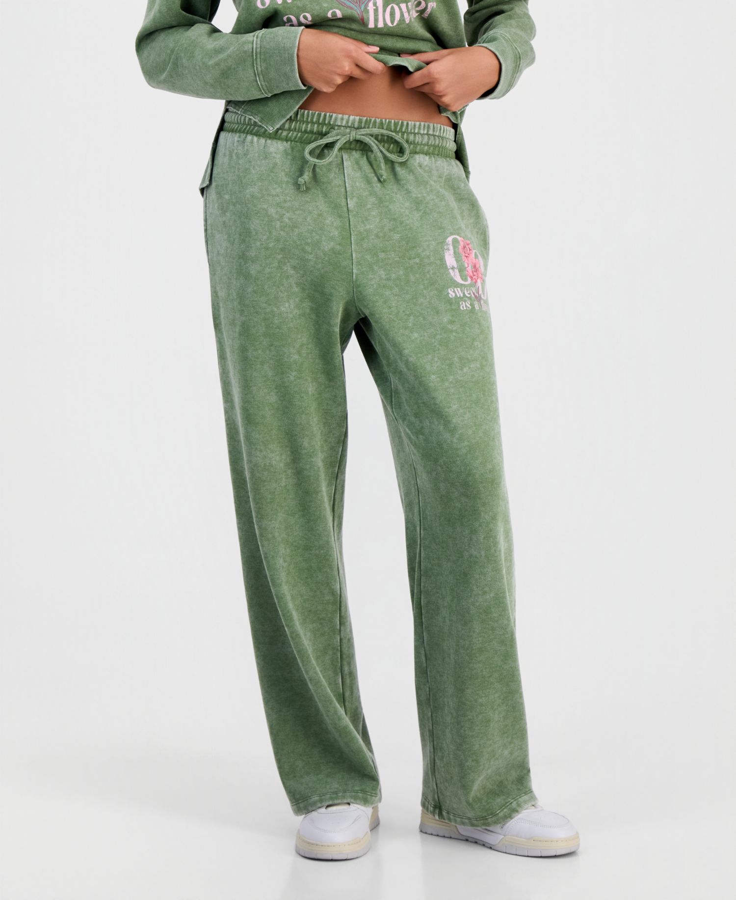 Juniors' Sweet Flowers Fleece Sweatpants
