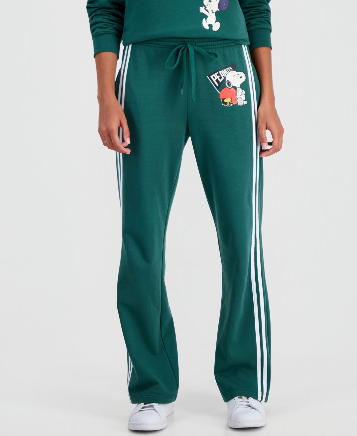 Женские брюки Peanuts Juniors' Snoopy Football Sweatpants, цвет: Тёмно-зелёный — фото 2