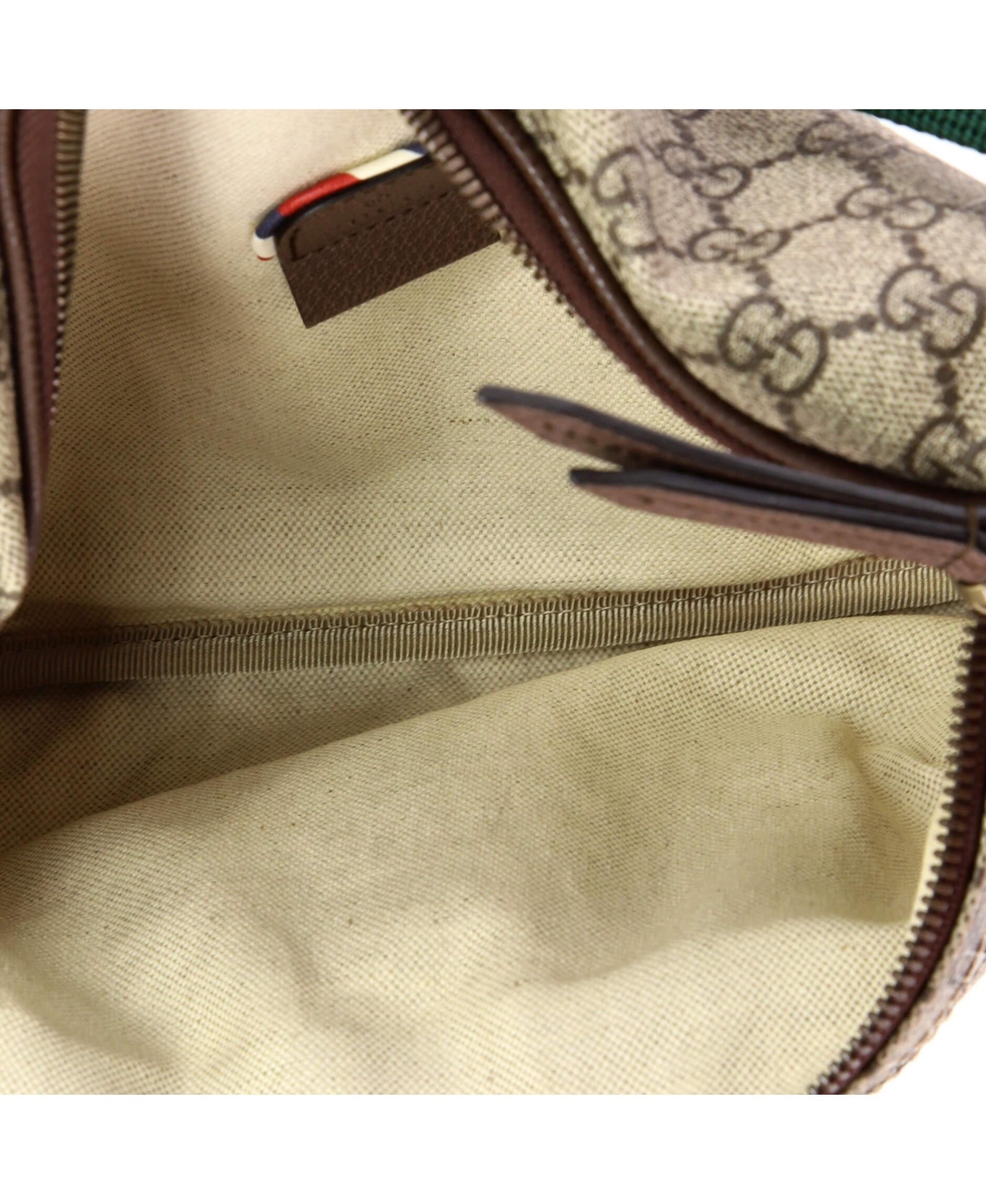 Pre-Owned Gucci Courrier Zip Belt Bag Gg Coated Canvas with Applique
