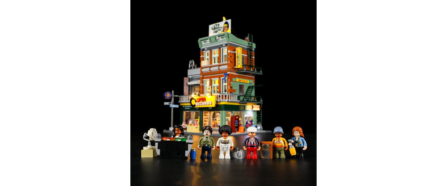 Детский конструктор Lumibricks Record Store Street Fusion 1980-Piece LED Lighting Building Set, Ages 11 & Up — фото 3