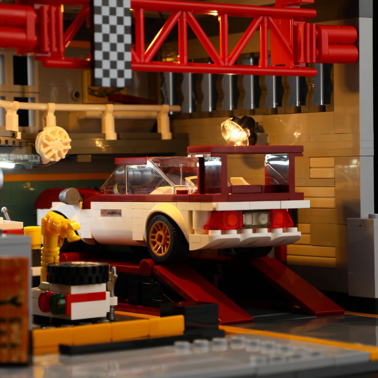 Детский конструктор Lumibricks Street MOD Garage Modular LED Lighting 1935-Piece Building Set, Ages 14+ — фото 10