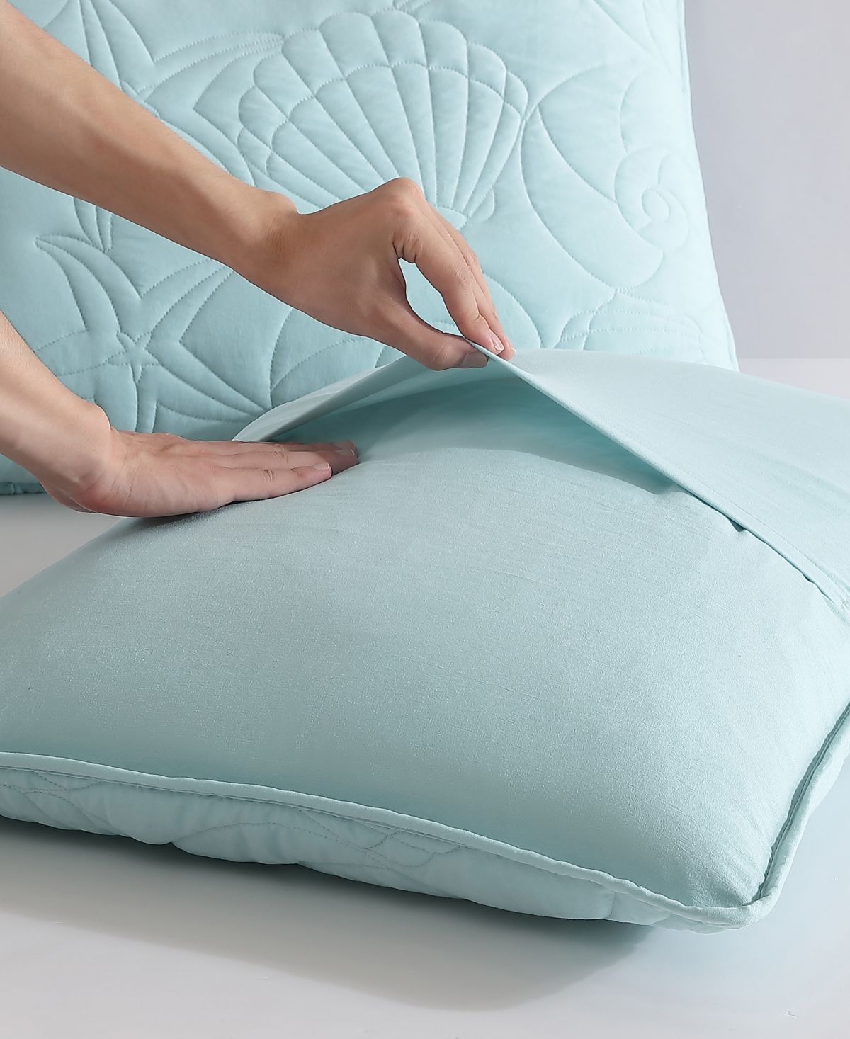 Carribbean Joe Shell Outline -Piece Quilt Set