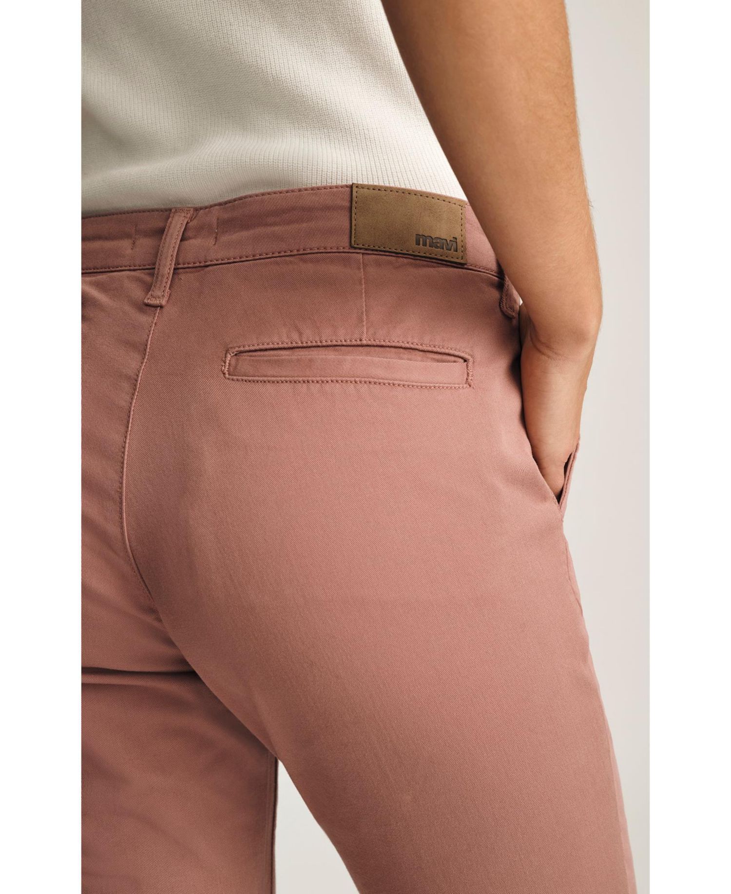 Women's Kathleen Mid Rise Boyfriend In Chino Old Magenta Twill