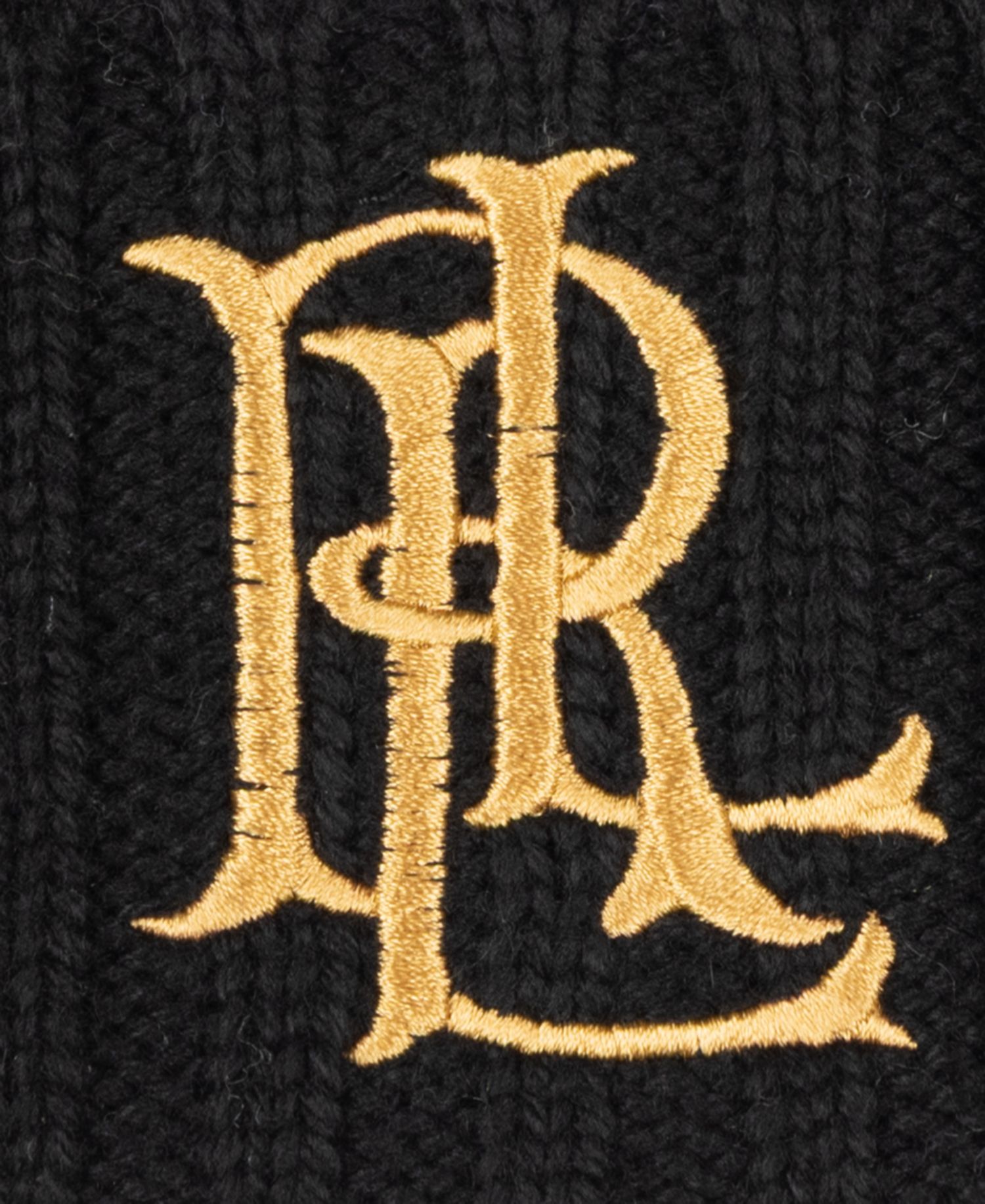 Core Logo Cable Knit Hat