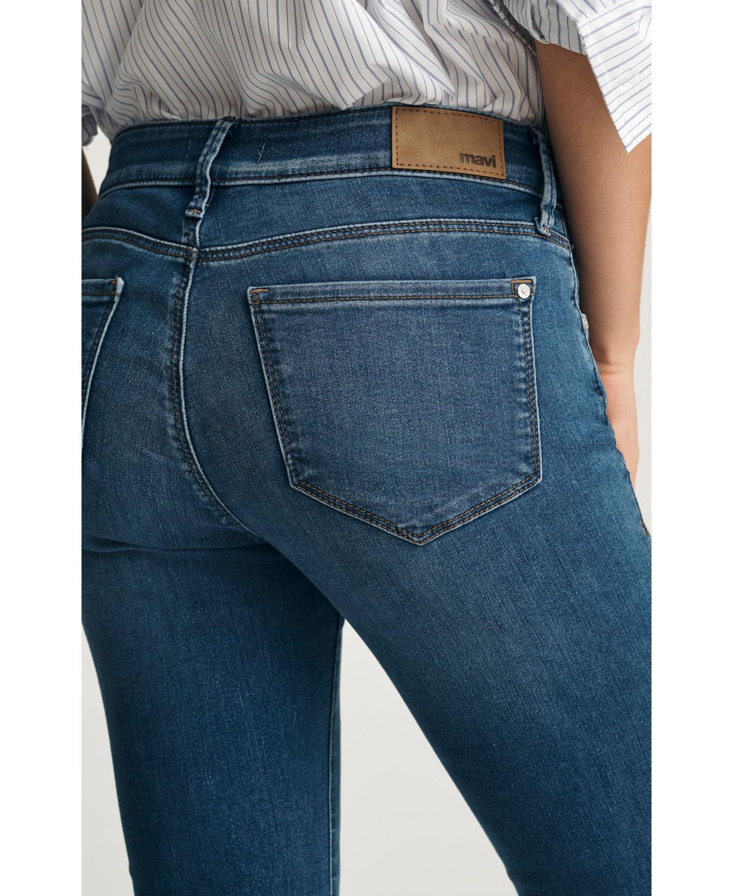 Women's Emma Mid Rise Slim Boyfriend Jeans