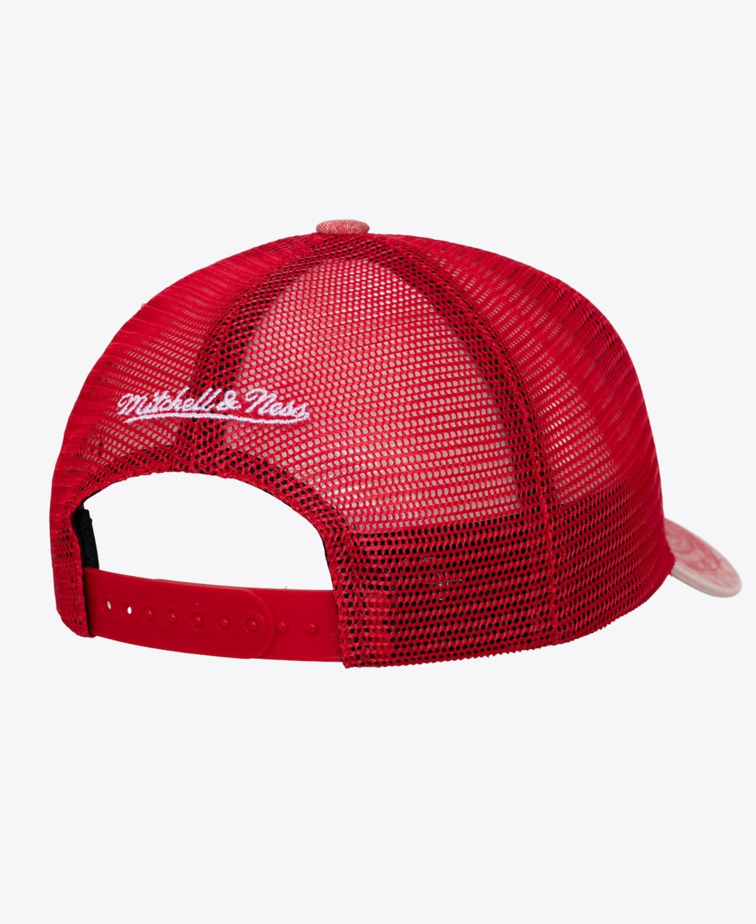 Men's Red Chicago Bulls Gameday Snow Wash Adjustable Trucker Hat