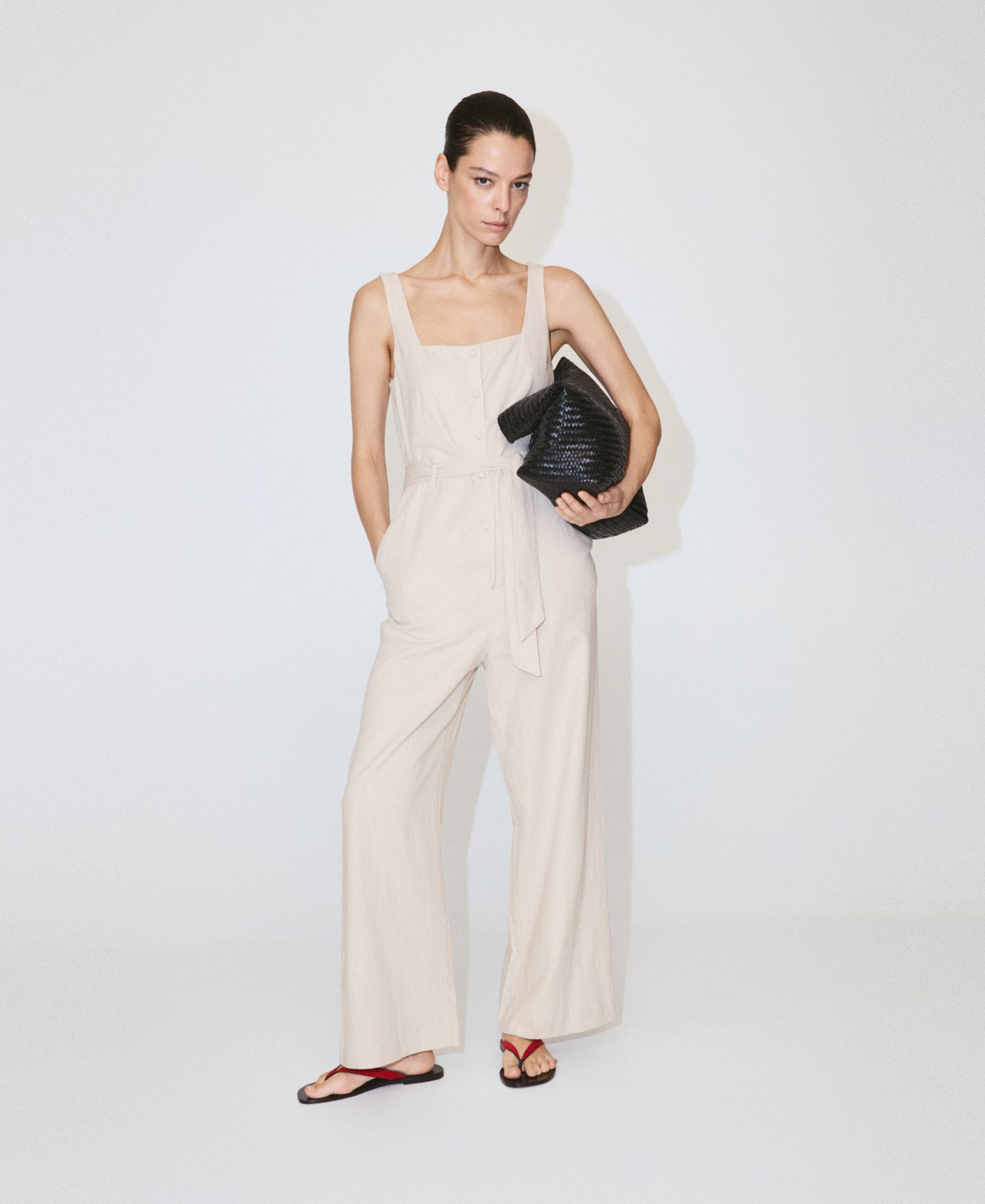 Женский комбинезон MANGO Belt Cropped Linen Jumpsuit, цвет: Песочный — фото 6
