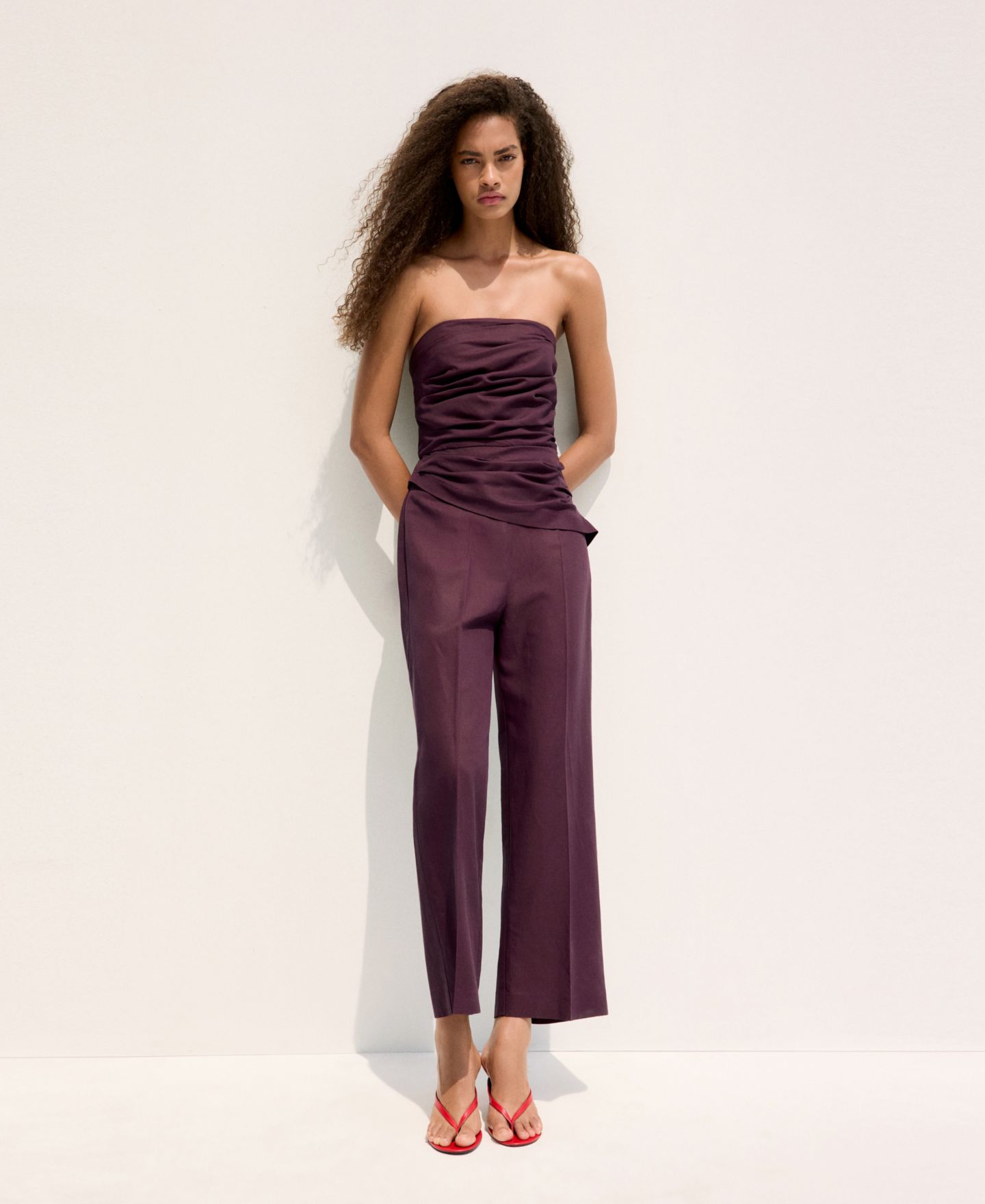 Женский комбинезон MANGO Strapless Linen Jumpsuit, цвет: Винный — фото 6