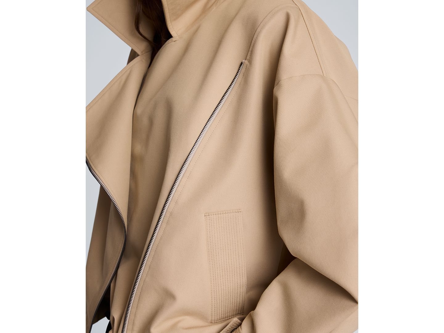 Женская куртка Kenneth Cole Boxy Moto Cropped Canvas Trench, цвет: Farro — фото 4