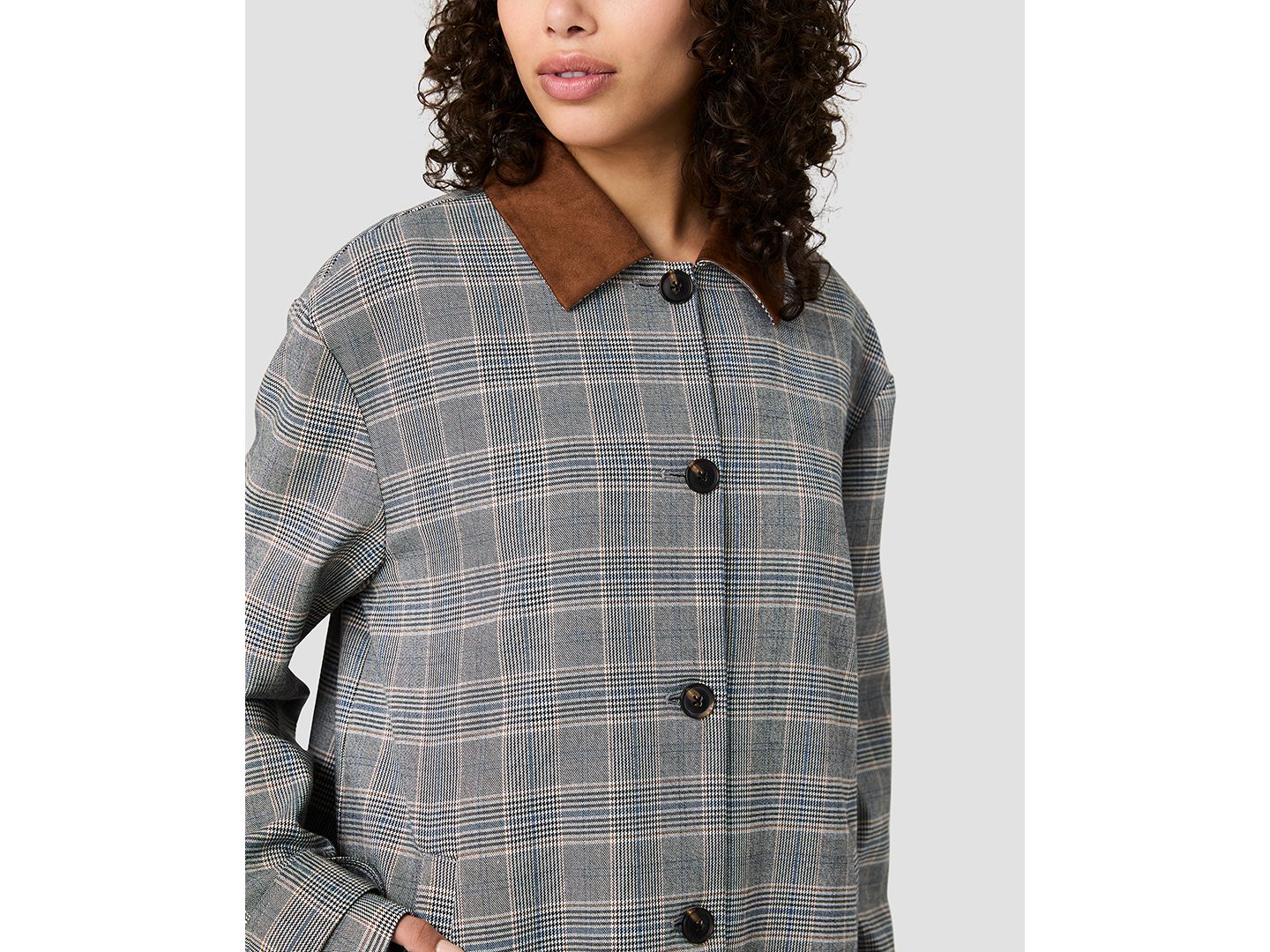 Женская куртка French Connection Collared Relaxed Oversized Midi, цвет: Чёрный / Синий разноцветный клетчатый — фото 5