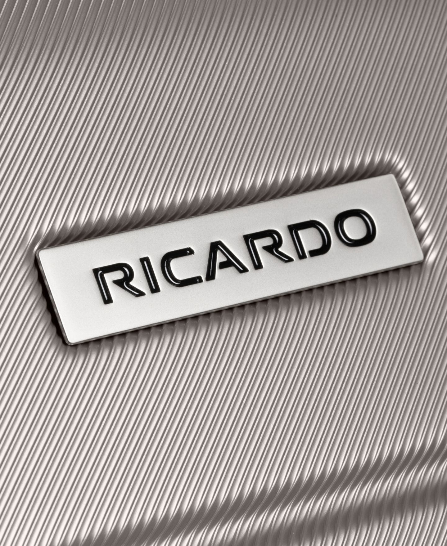 Чемодан Ricardo Cabrillo 4.0 Carry-On with FastAccess Front Pocket Spinner Suitcase, цвет: Сливочный кремовый — фото 16