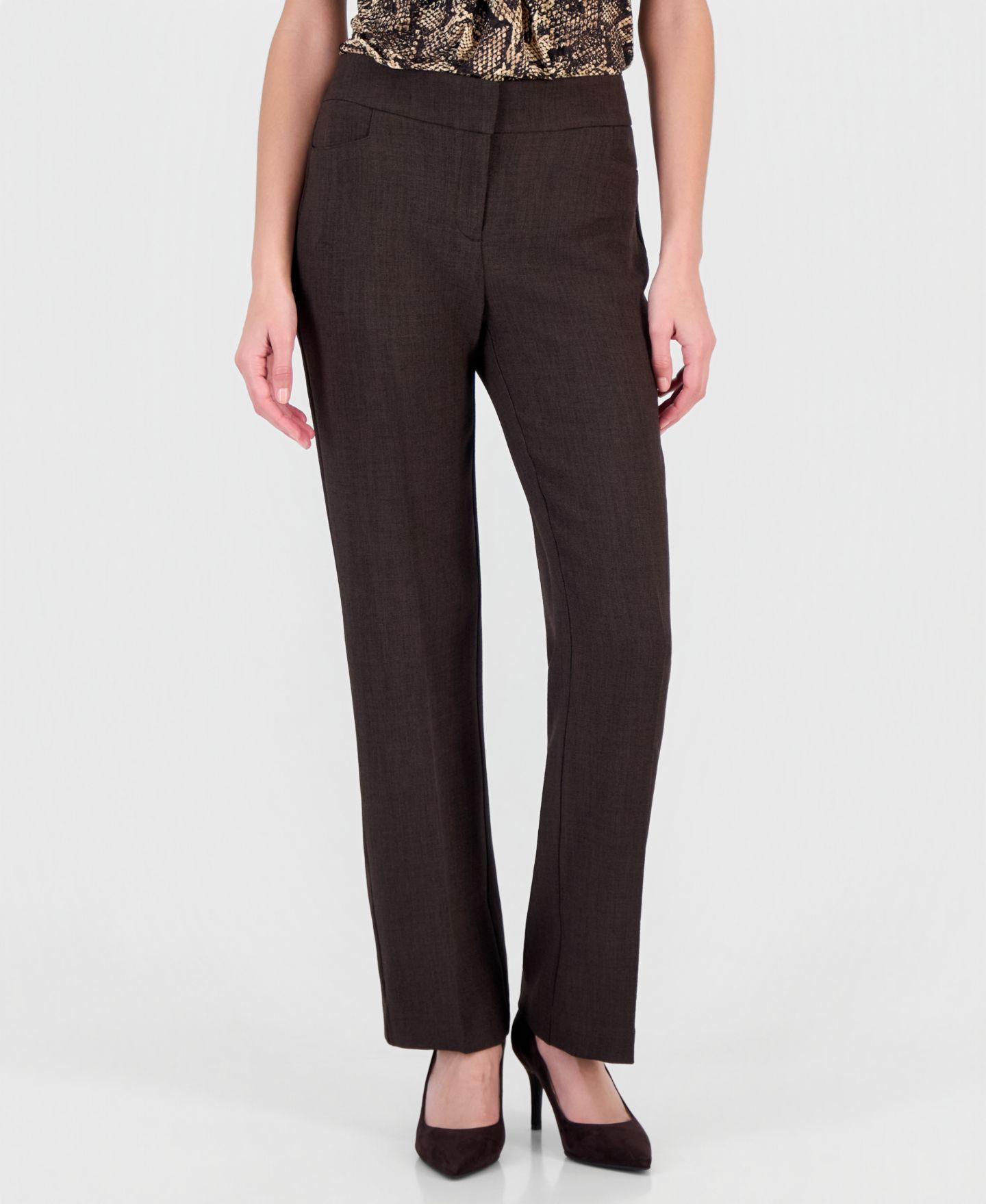 Женские брюки Kasper Lily Mid Rise Straight Leg Pebble Crepe Trousers, цвет: Насыщенный шоколадный — фото 1