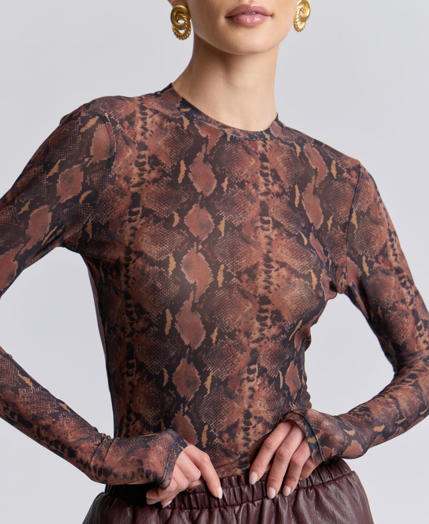 Женский топ Avec Les Filles Printed Long-Sleeve Mesh Top, цвет: Коричневый / Чёрный — фото 6