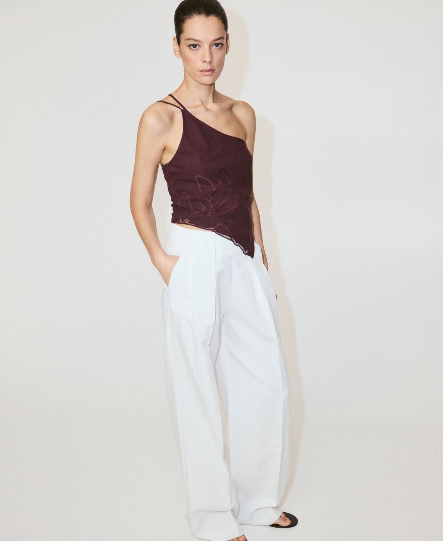 Женский топ Mango Asymmetrical Floral Embroidered, цвет: Тёмный красный — фото 4