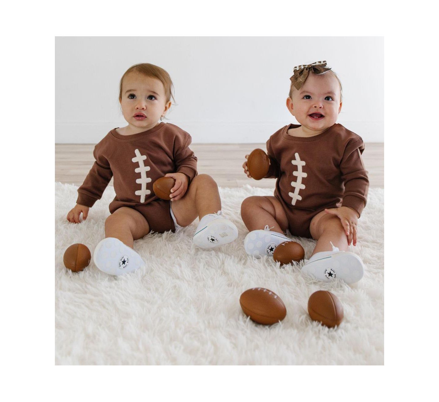 Комбинезон Sweet Wink Football Lace Patch Long Sleeve для мальчиков-малышей, цвет: Коричневый — фото 4