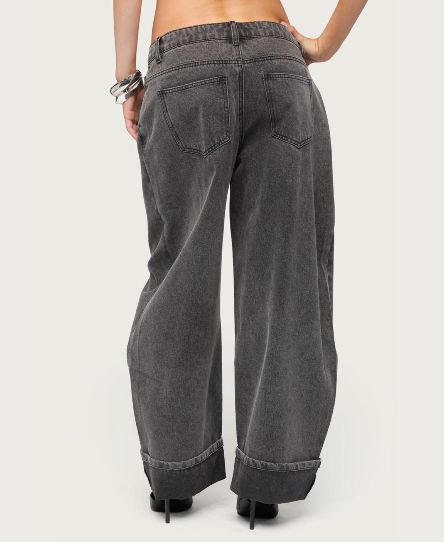 Женские джинсы Edikted Kella Low Rise Baggy, цвет: Чёрный потёртый — фото 2