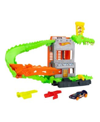 1:64 Scale City Croc Pizza Attack Playset
