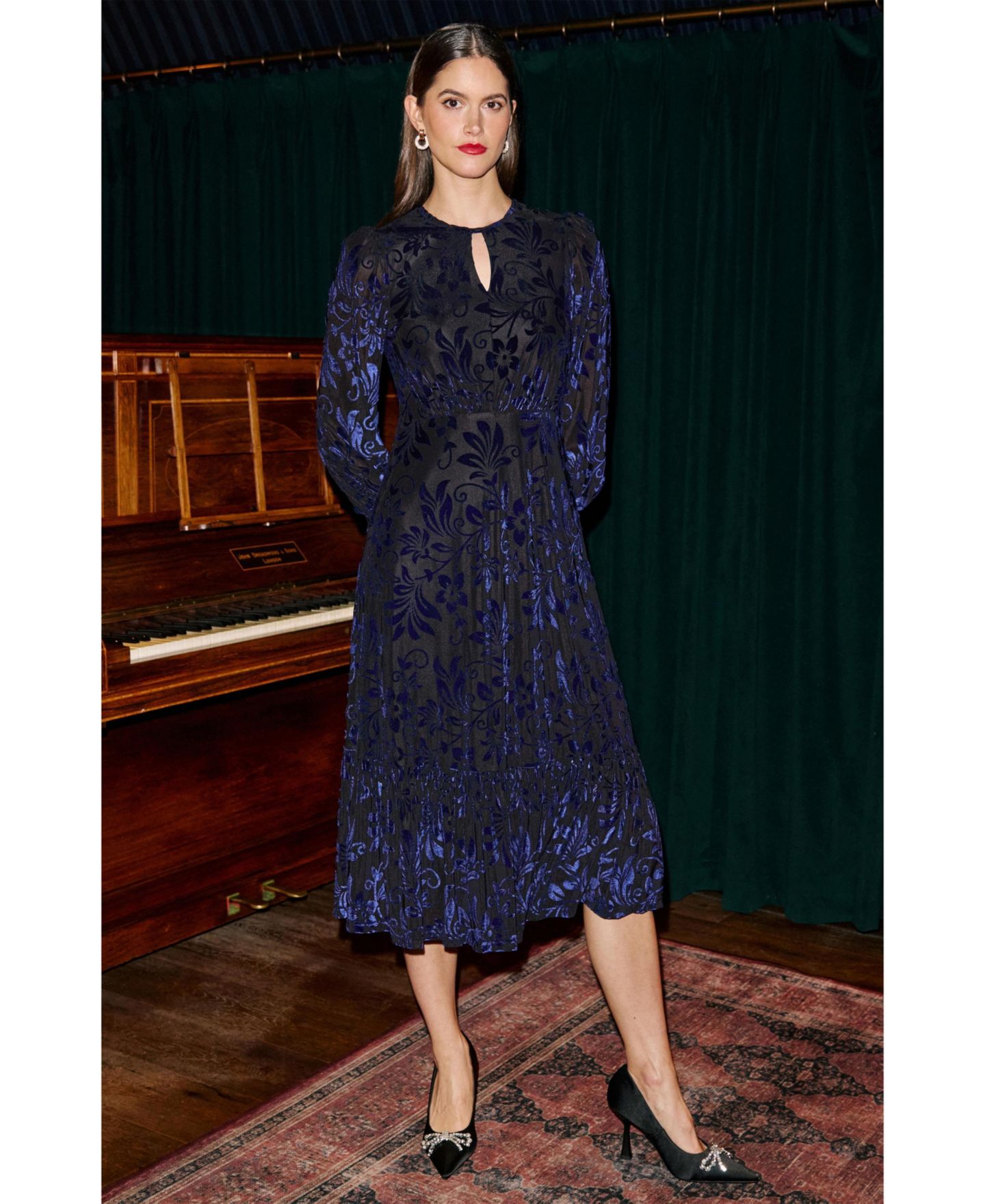 Женское платье Yumi Velvet Floral Midi, цвет: Синий — фото 3