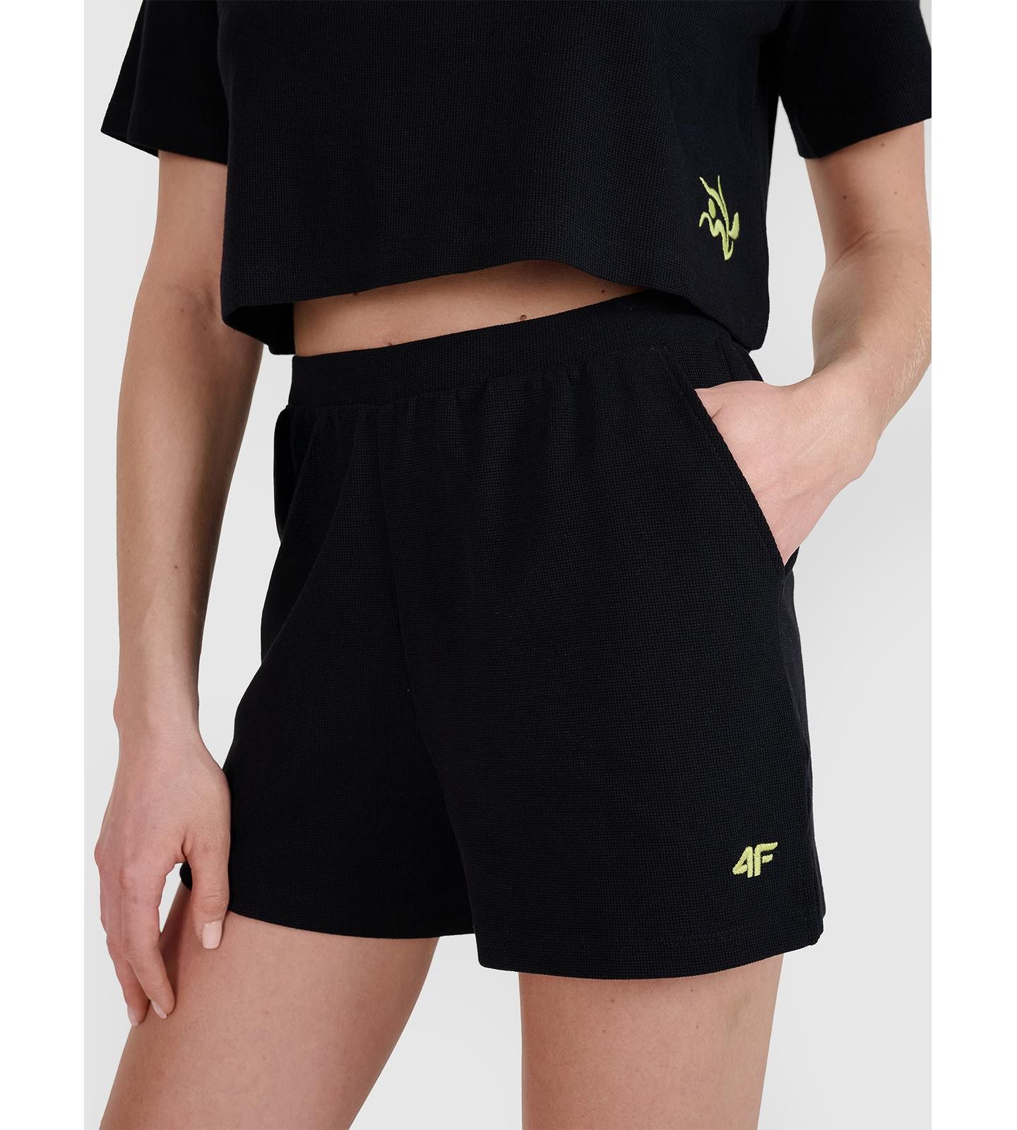 Женские шорты 4F Waffle Knit Short Sweatpants Regular Fit, цвет: Глубокий чёрный — фото 5