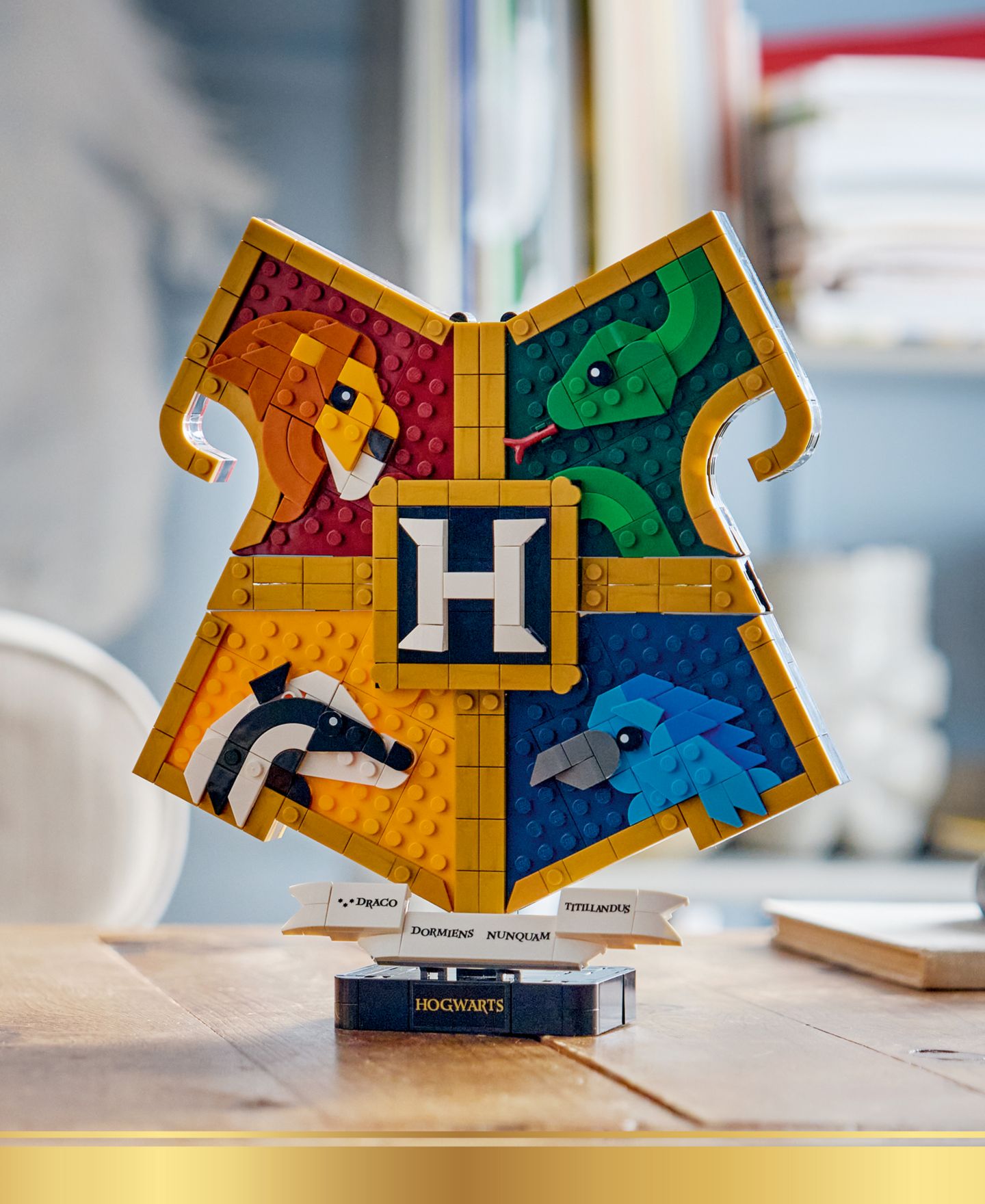 Детские конструкторы LEGO® Harry Potter Hogwarts House Crest 76462, 545 Pieces — фото 5