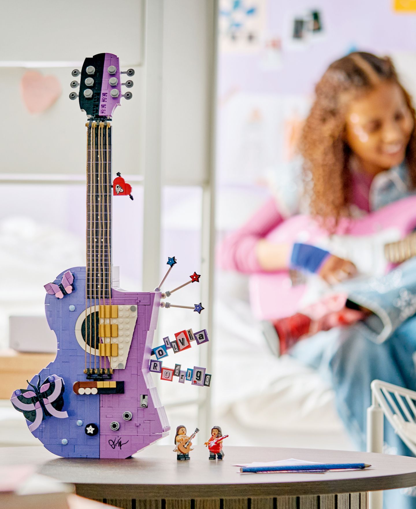 Детские конструкторы LEGO® Editions Olivia Rodrigo's Dual Guitar 43031, 1228 Pieces — фото 4