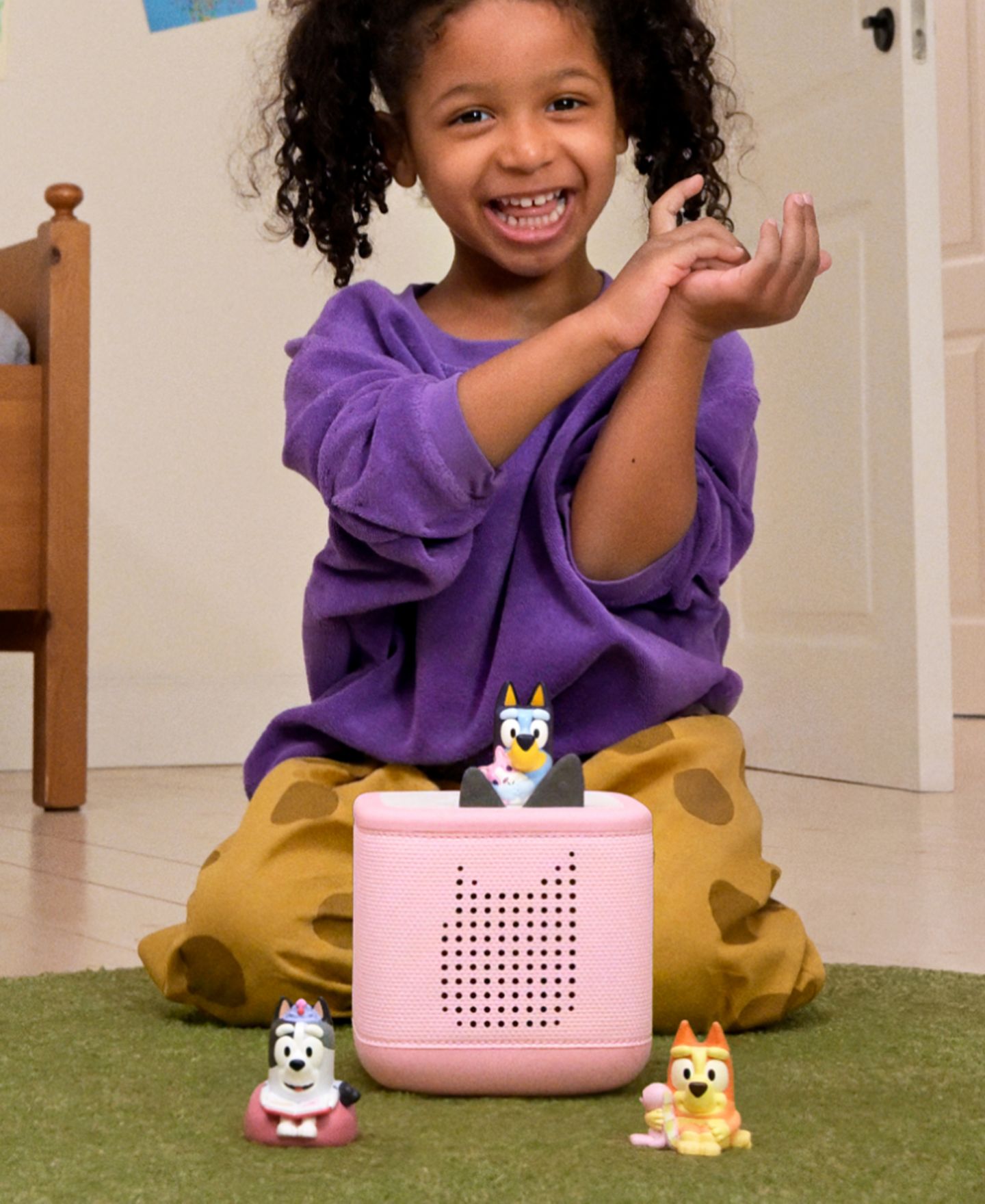 Детские игрушки Tonies Toniebox 2 Bluey Screen-Free Starter Set Audio Player, Ages 3+ — фото 9