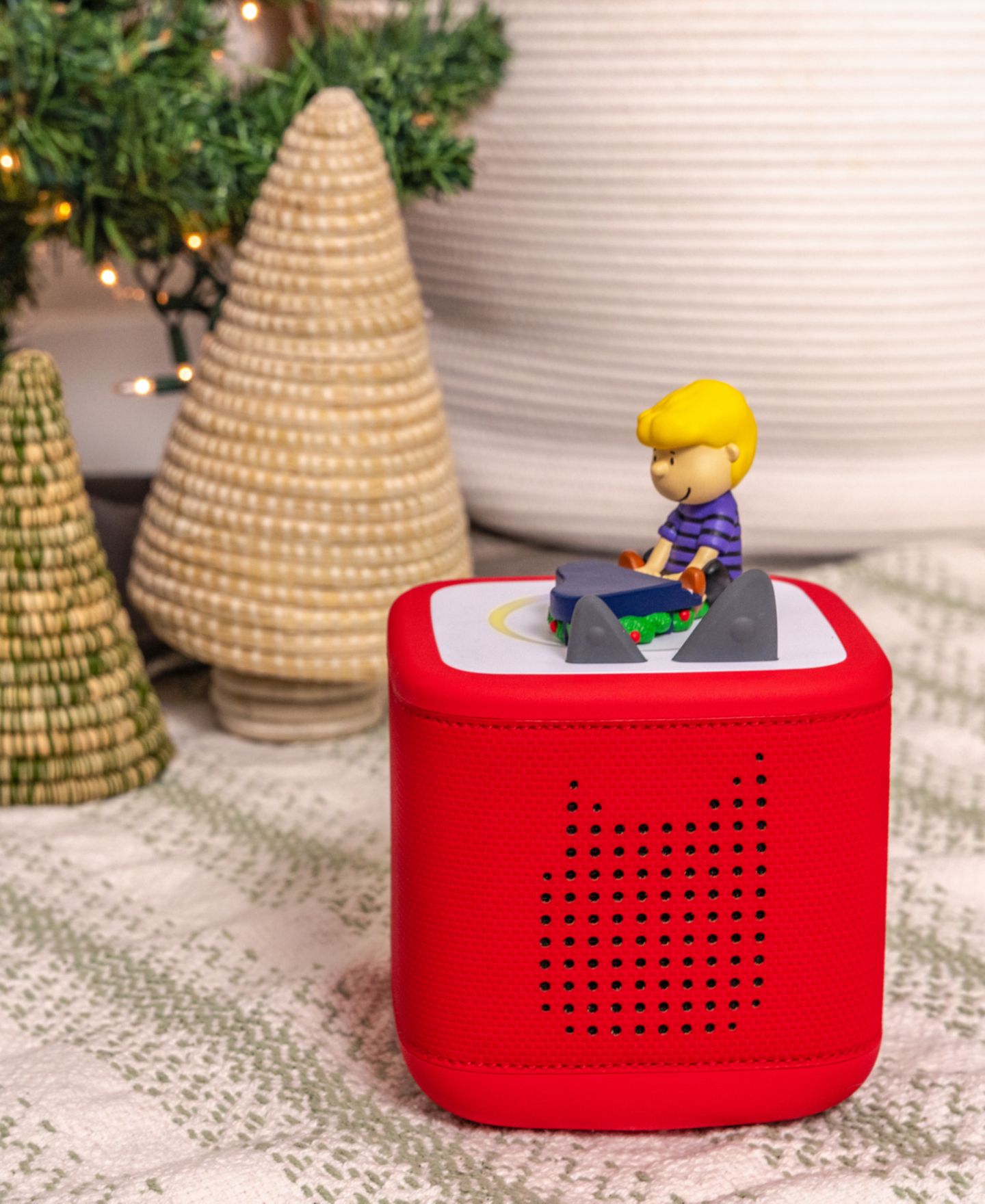 Детские игрушки Tonies Peanuts A Charlie Brown Christmas Vince Guaraldi Trio Holiday Tonie, Ages 3+ — фото 7