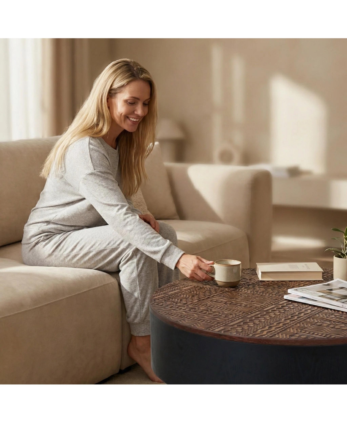 Flynama 31.5 Inch Round Carved Coffee Table