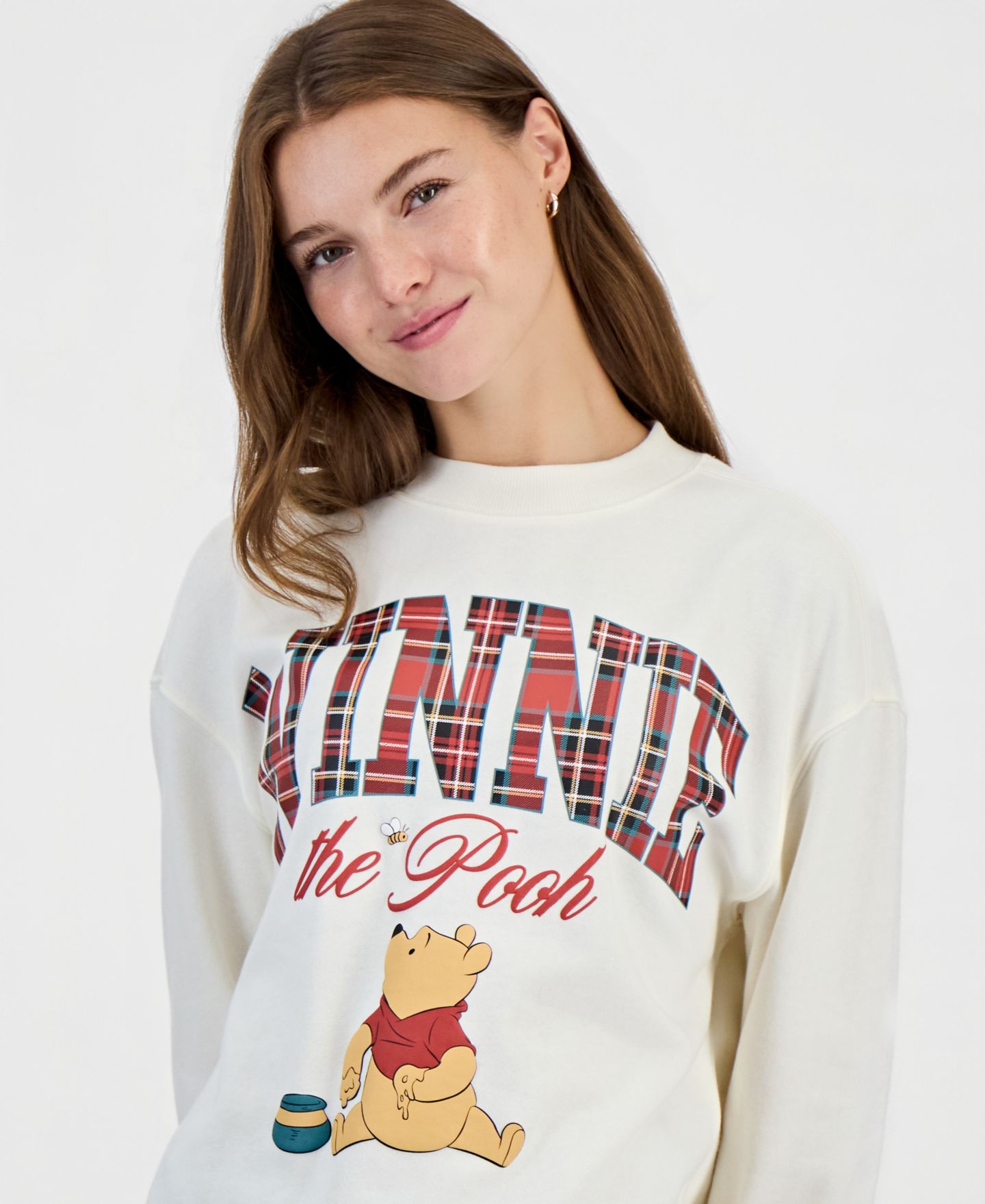 Женская толстовка Disney Winnie Mock Neck Graphic, цвет: Egret — фото 2