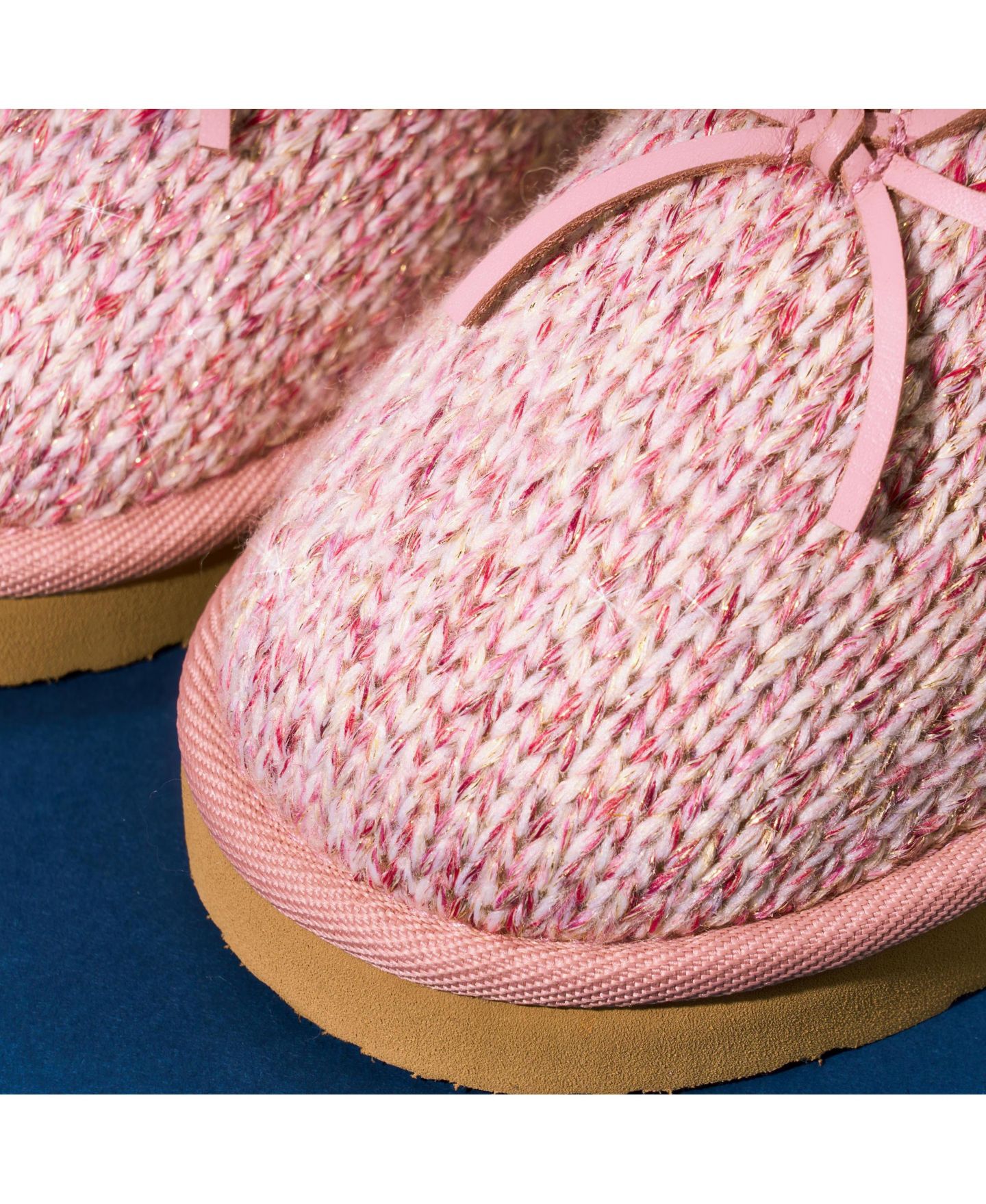 Женские тапочки Minnetonka Flurry Scuff Sparkle Knit Slippers, цвет: Розовый — фото 4