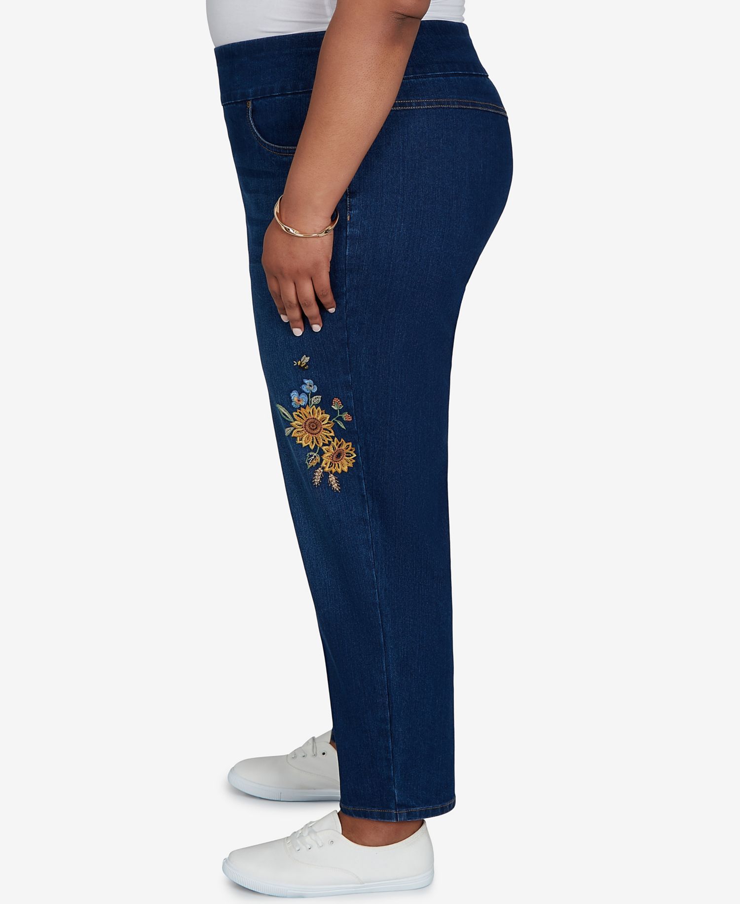 Plus Size Pull-On Cropped Denim Pants