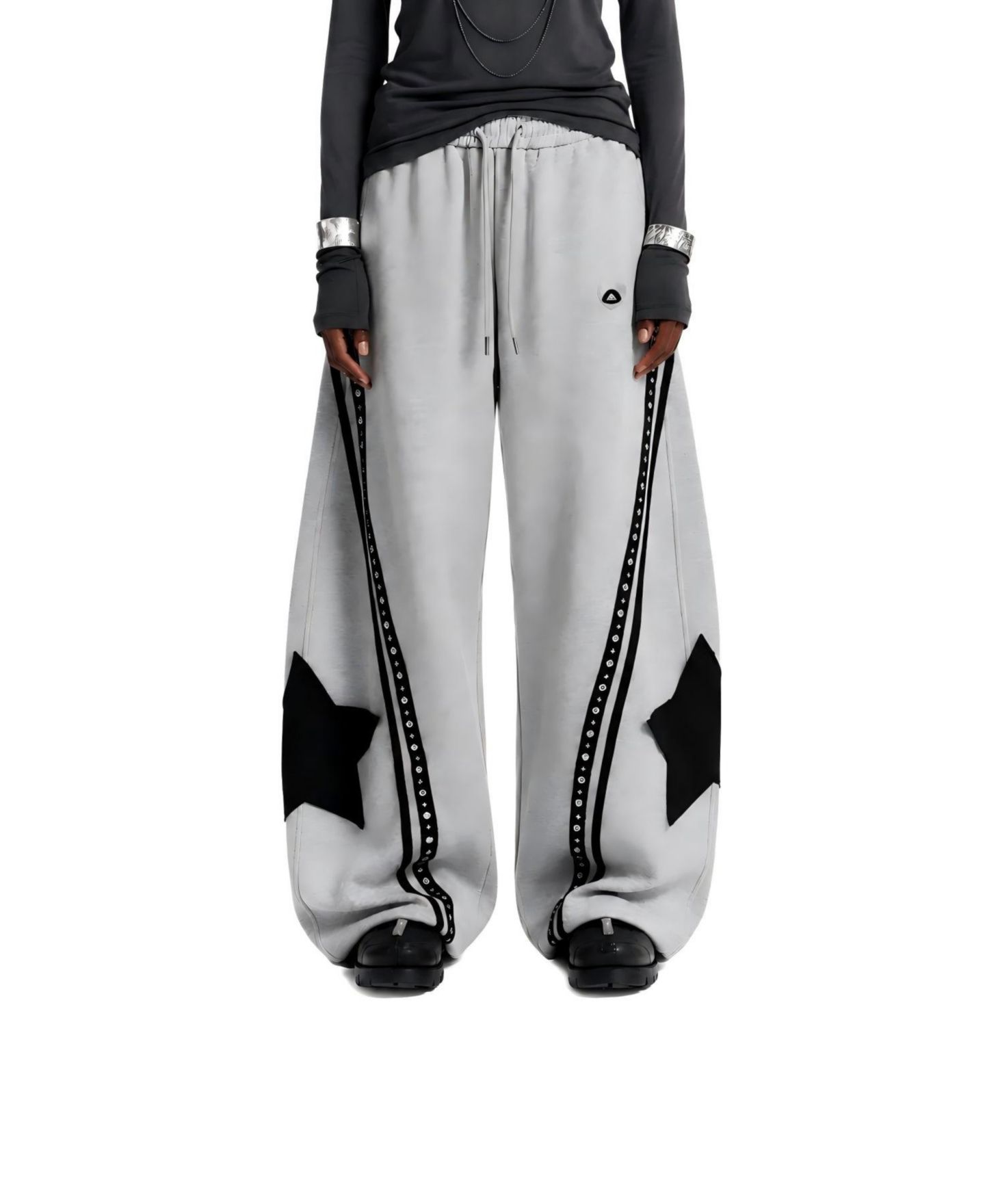 Женские брюки AELFRIC EDEN Baggy Barrel High-Rise Star-Stud Sweatpants, цвет: Серый — фото 1