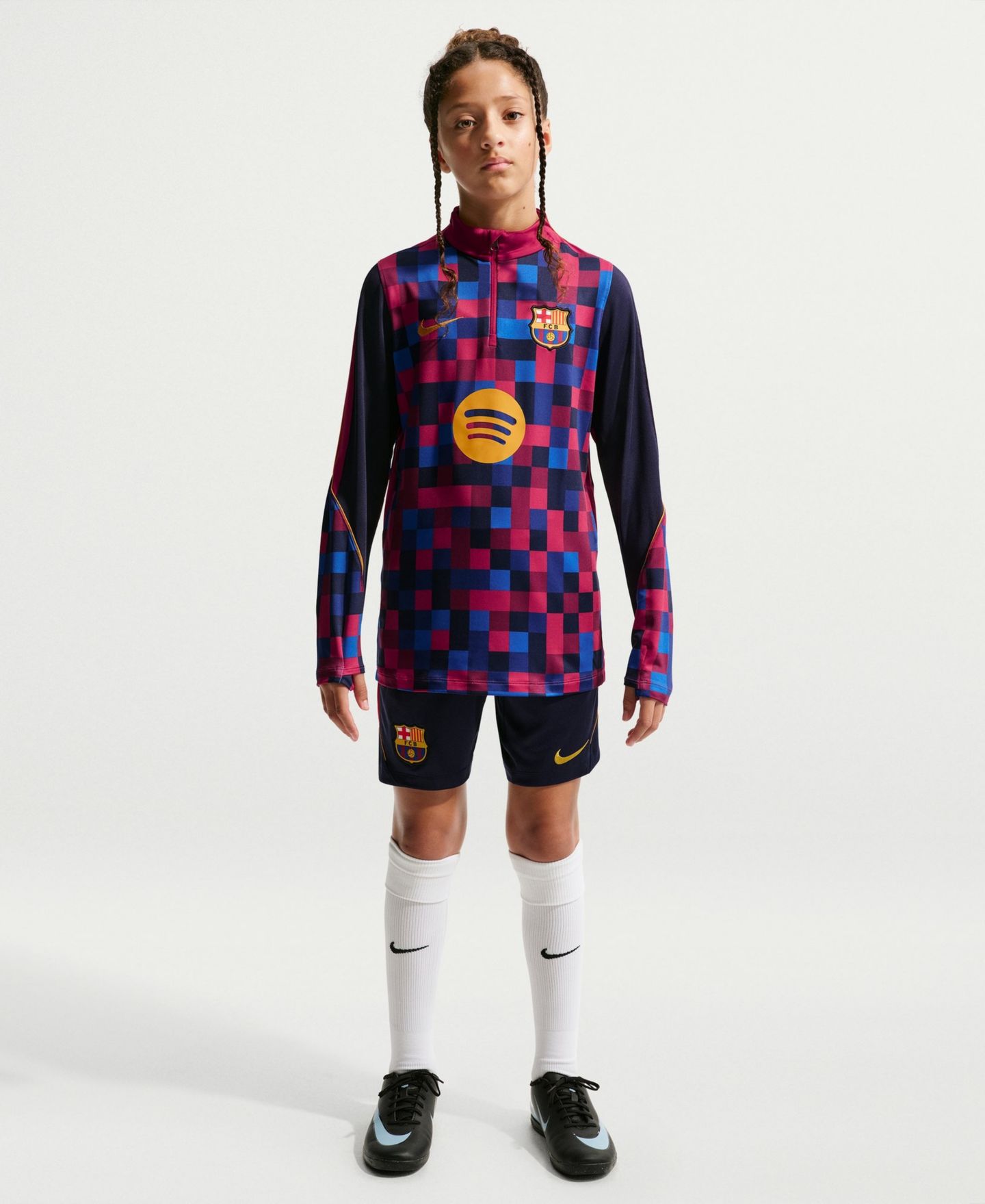 Детское джерси Nike Big Boys and Girls Garnet Barcelona 2026/27 Strike Dri-FIT Long Sleeve Quarter-Zip Drill Jersey — фото 1