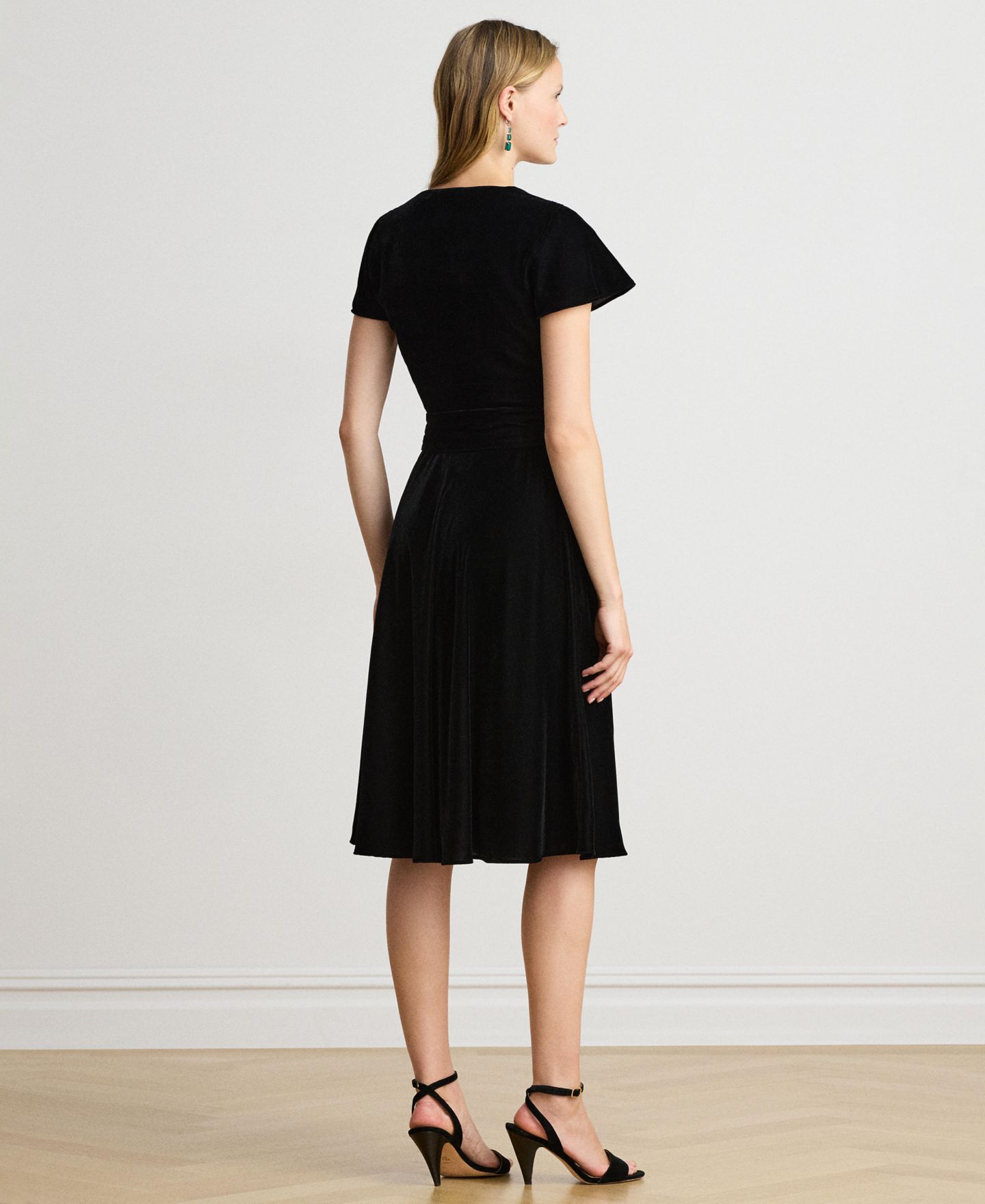 Женское платье Lauren Ralph Lauren Velvet Surplice Midi, цвет: Чёрный бархатный — фото 4