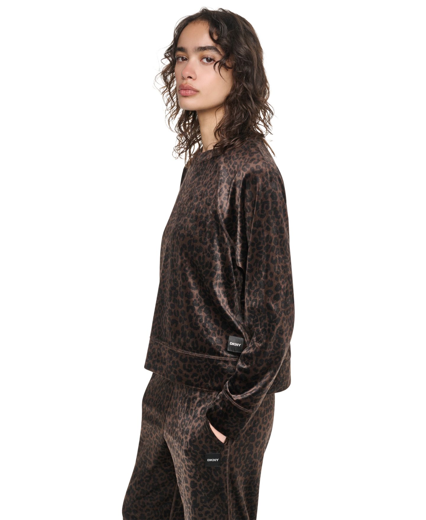 Женский свитер DKNY Sport Leopard-Print Super-Soft Velour Raglan Pullover Top, цвет: Леопардовый тёмно-коричневый — фото 7