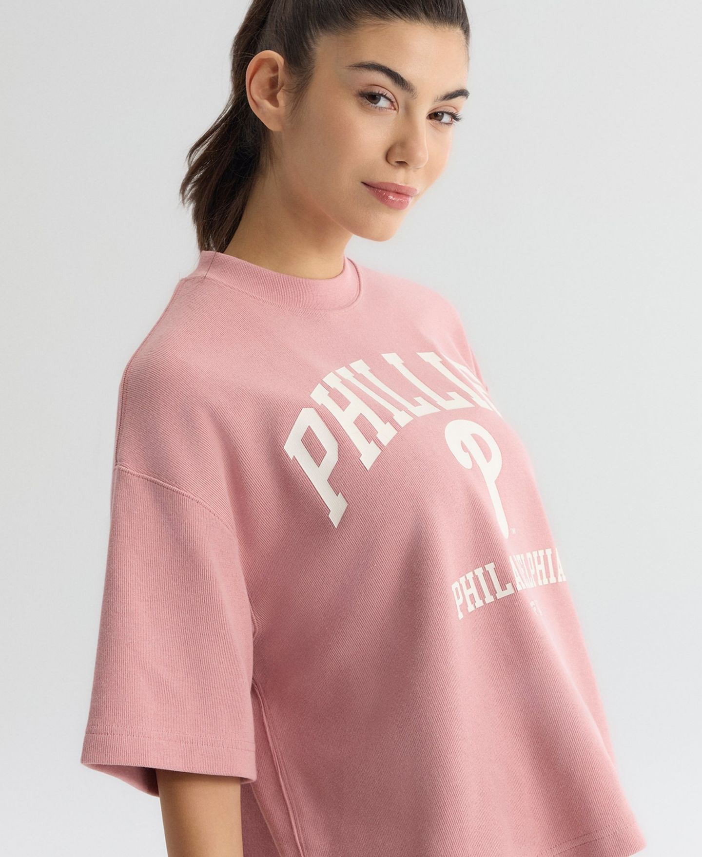 Женская футболка Fanatics Philadelphia Phillies Iconic Boxy Cropped — фото 6